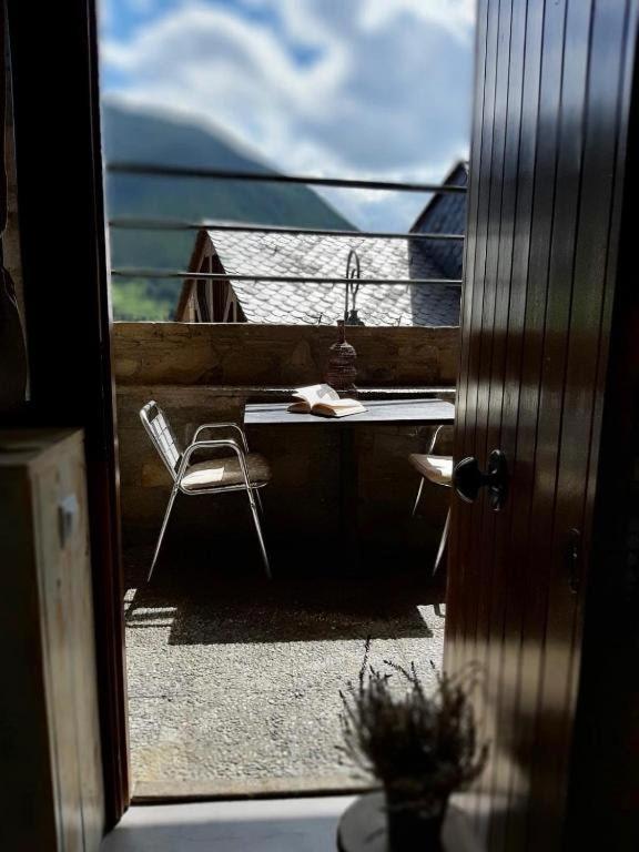 Double Room with Mountain View - Photo 3