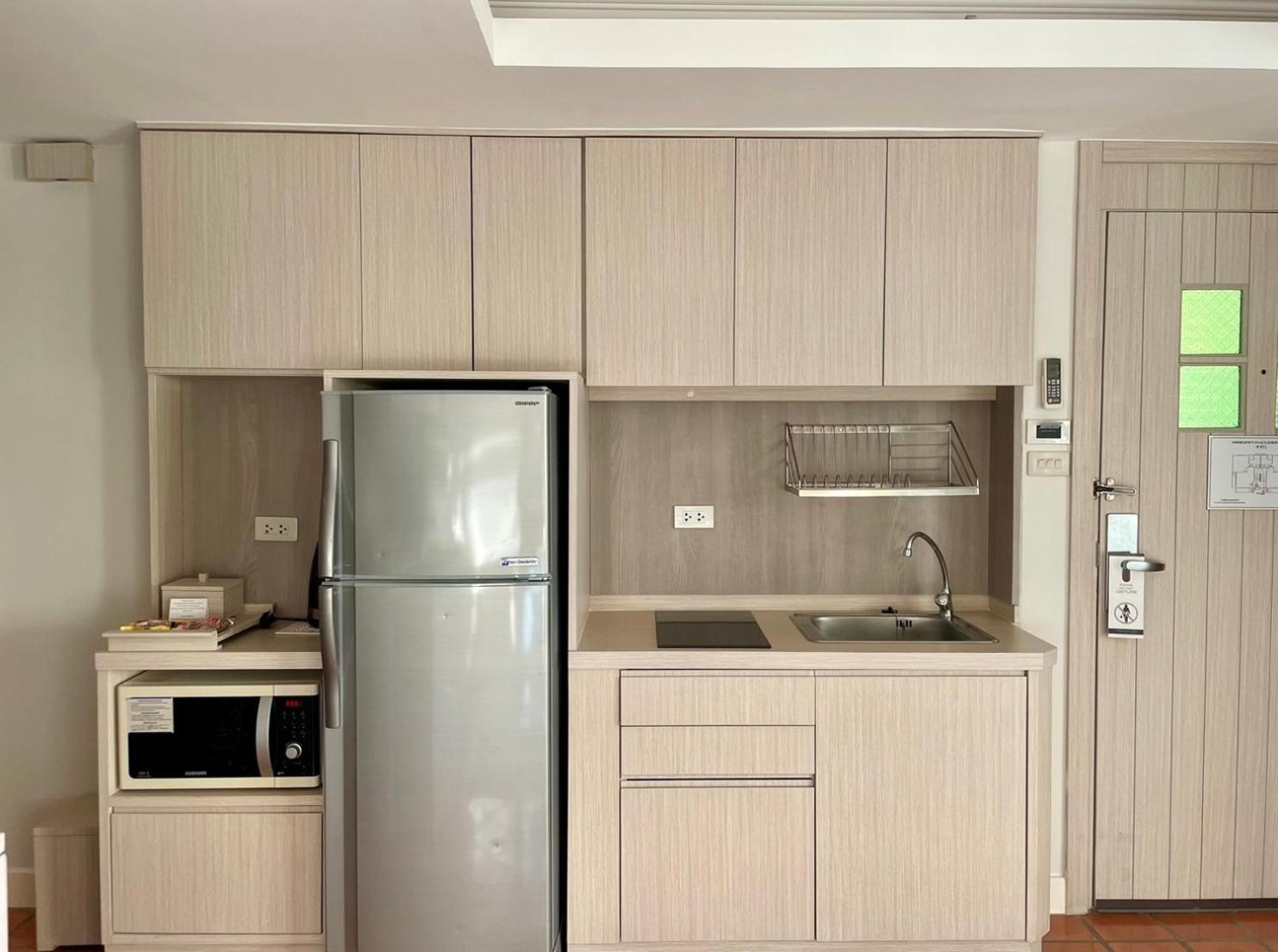 One-Bedroom Suite - Photo 4