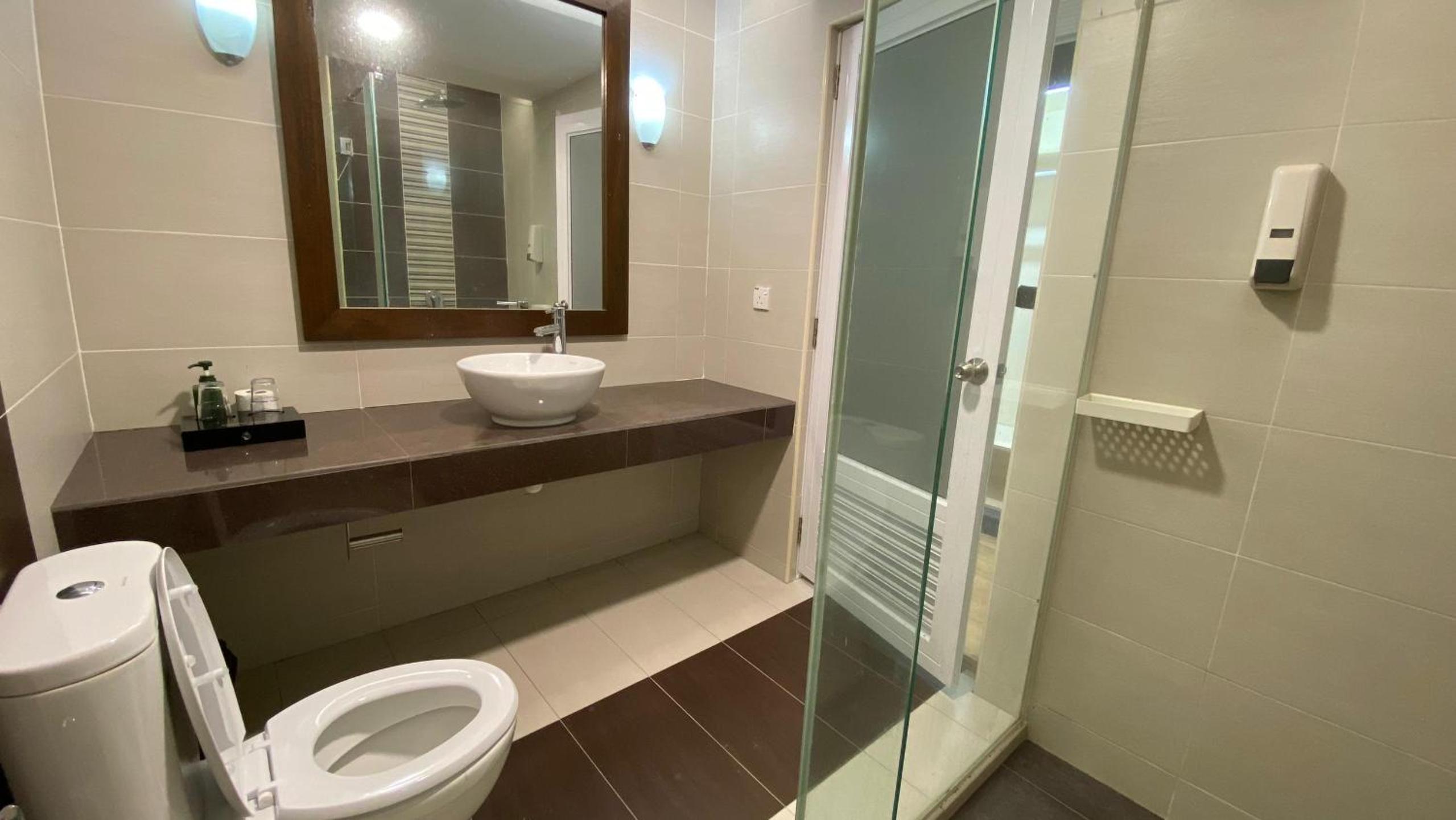 Quadruple Room - Photo 8