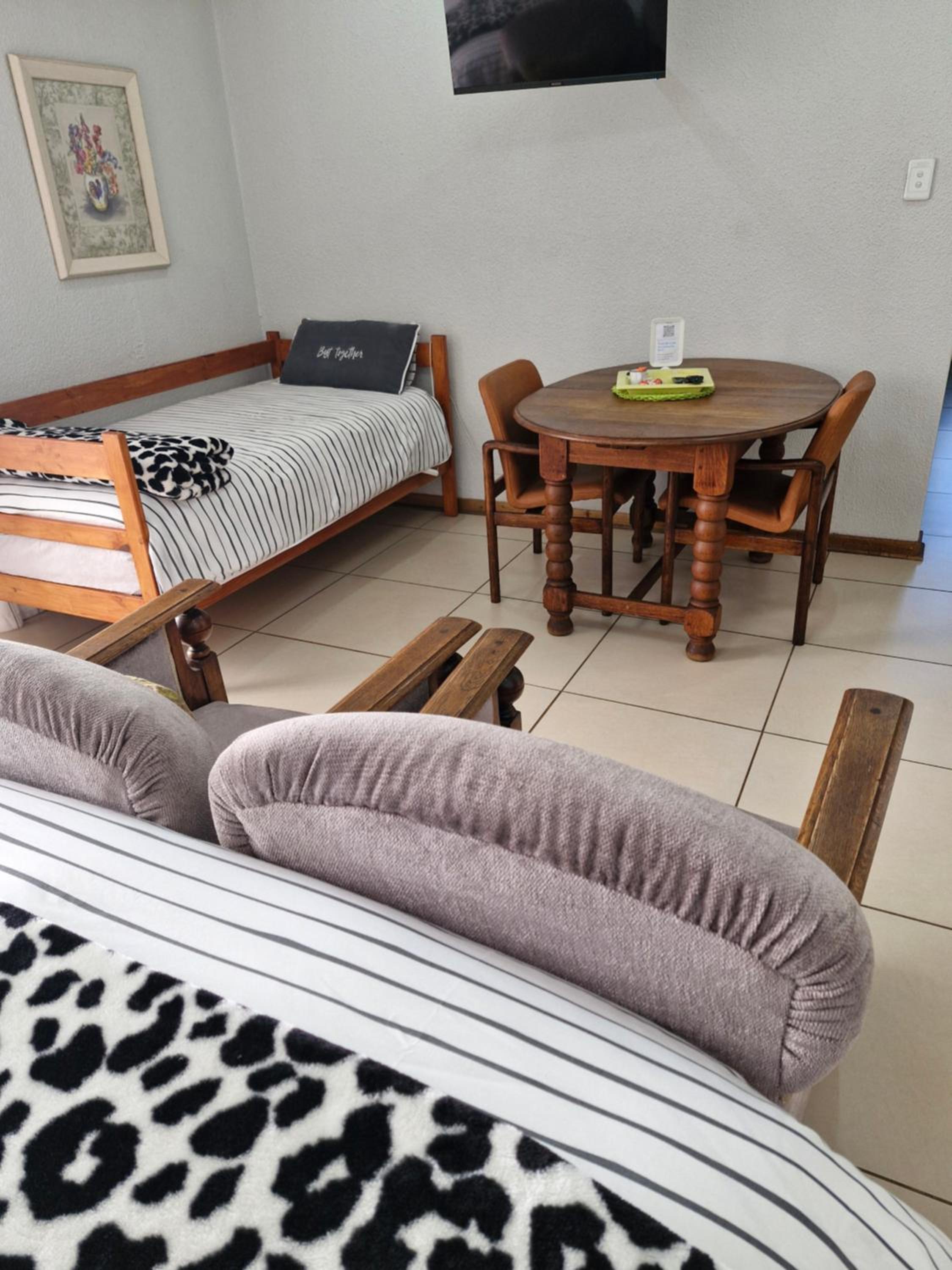 Large Twin Room - Photo 14
