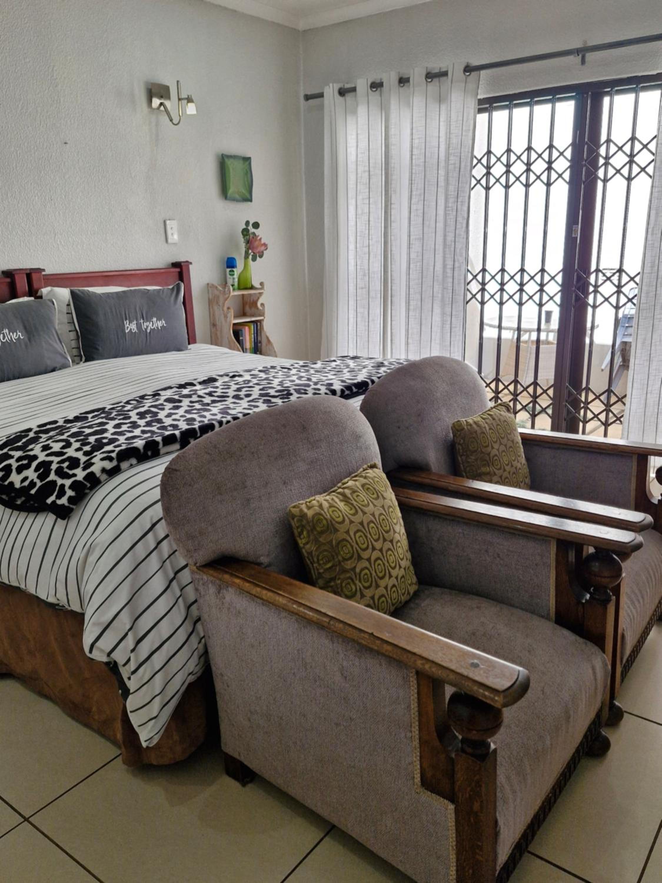 Large Twin Room - Photo 15