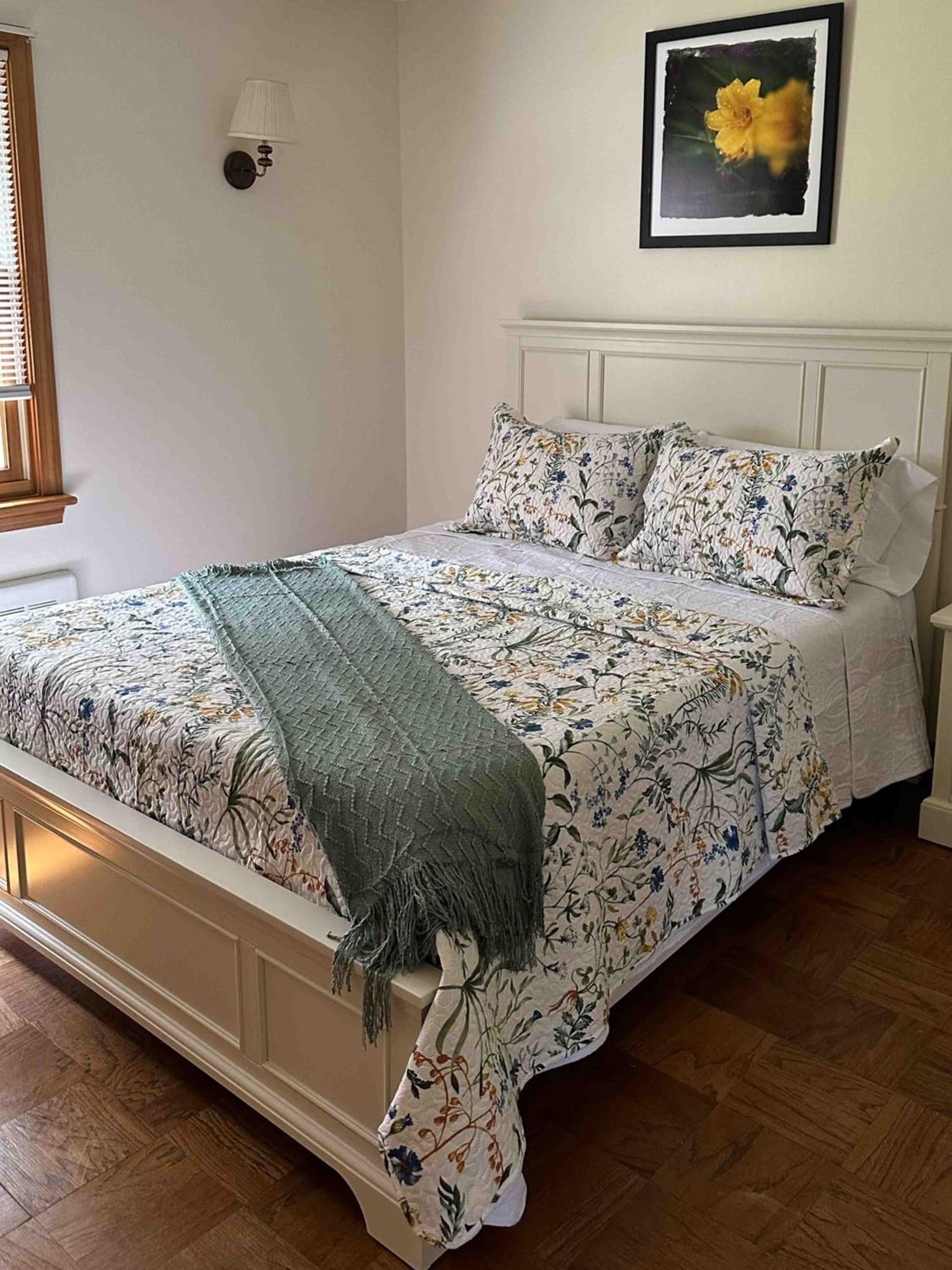 Three-Bedroom House photo 3