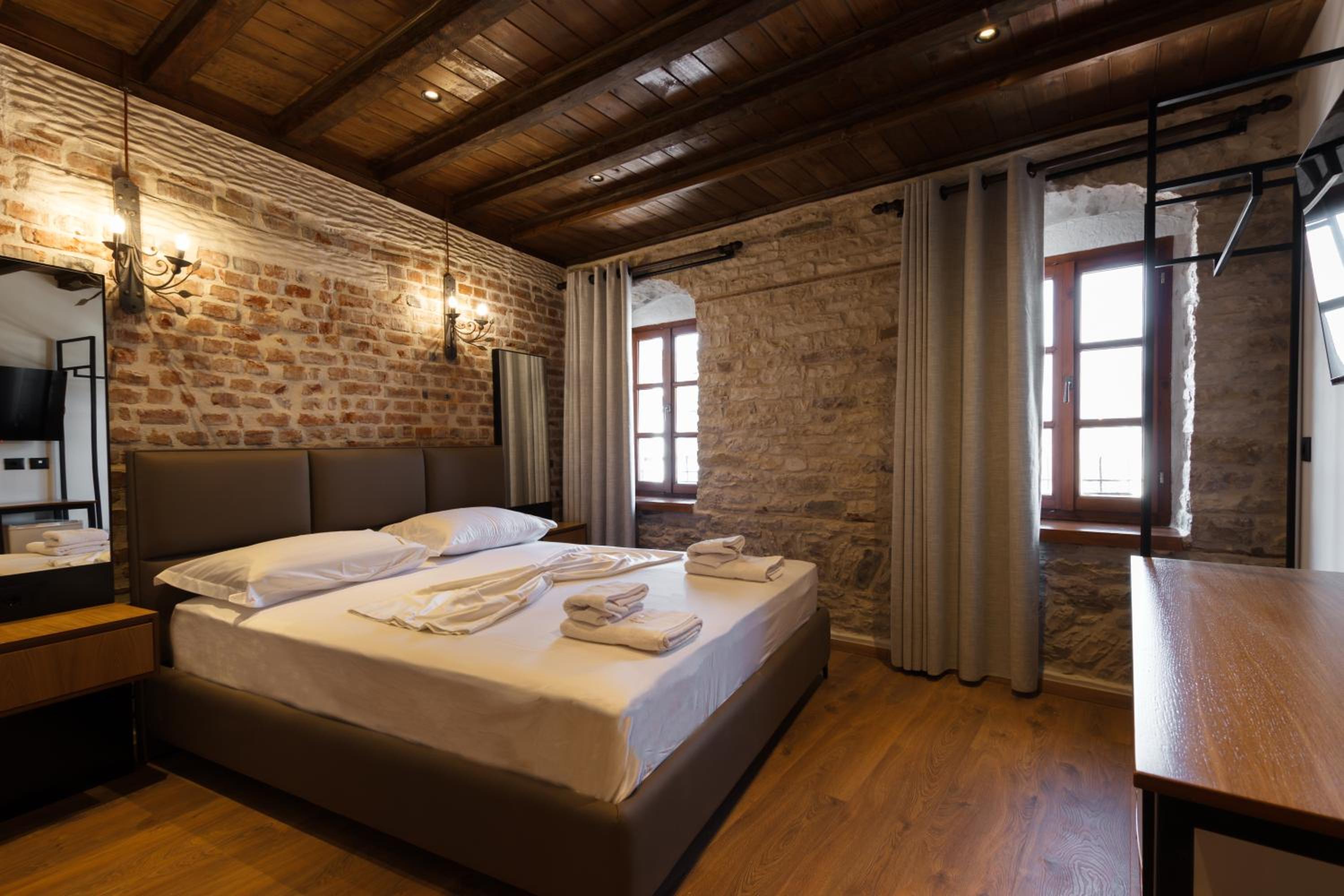 Double Room (1 Adult + 1 Child)
