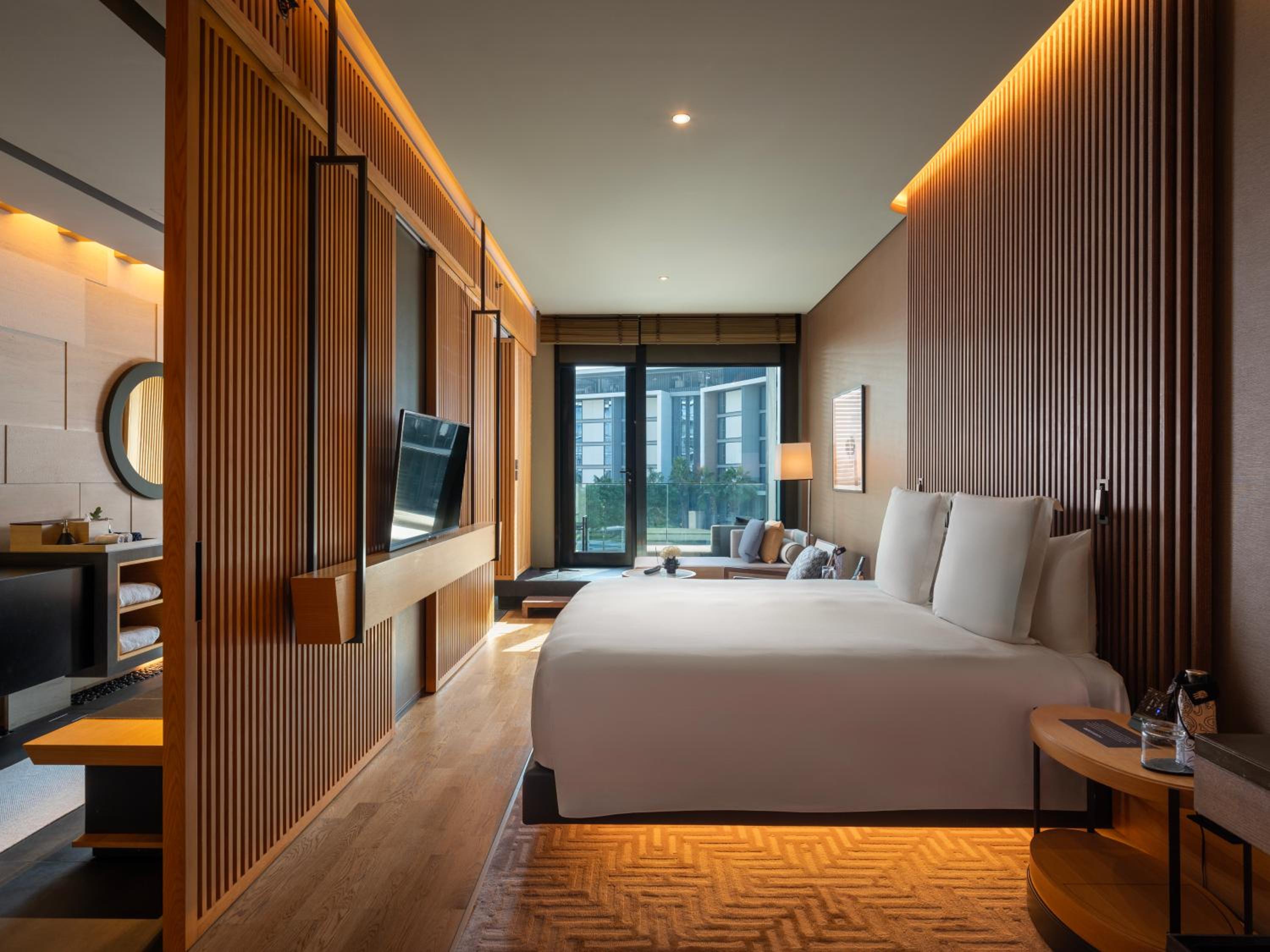 Bliss Room with Private Balcony thumbnail 6
