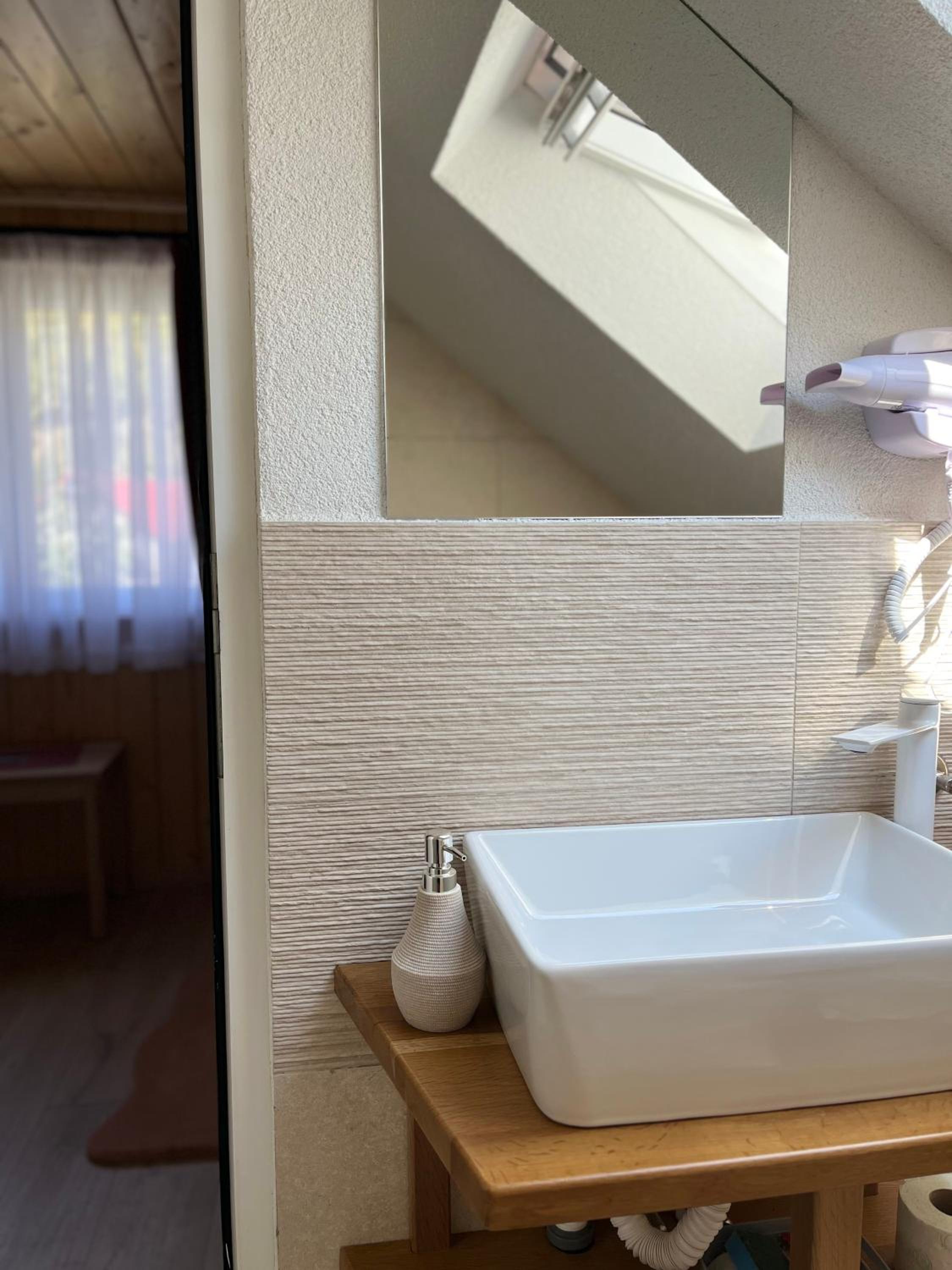 Triple Room with Private Bathroom - Photo 3