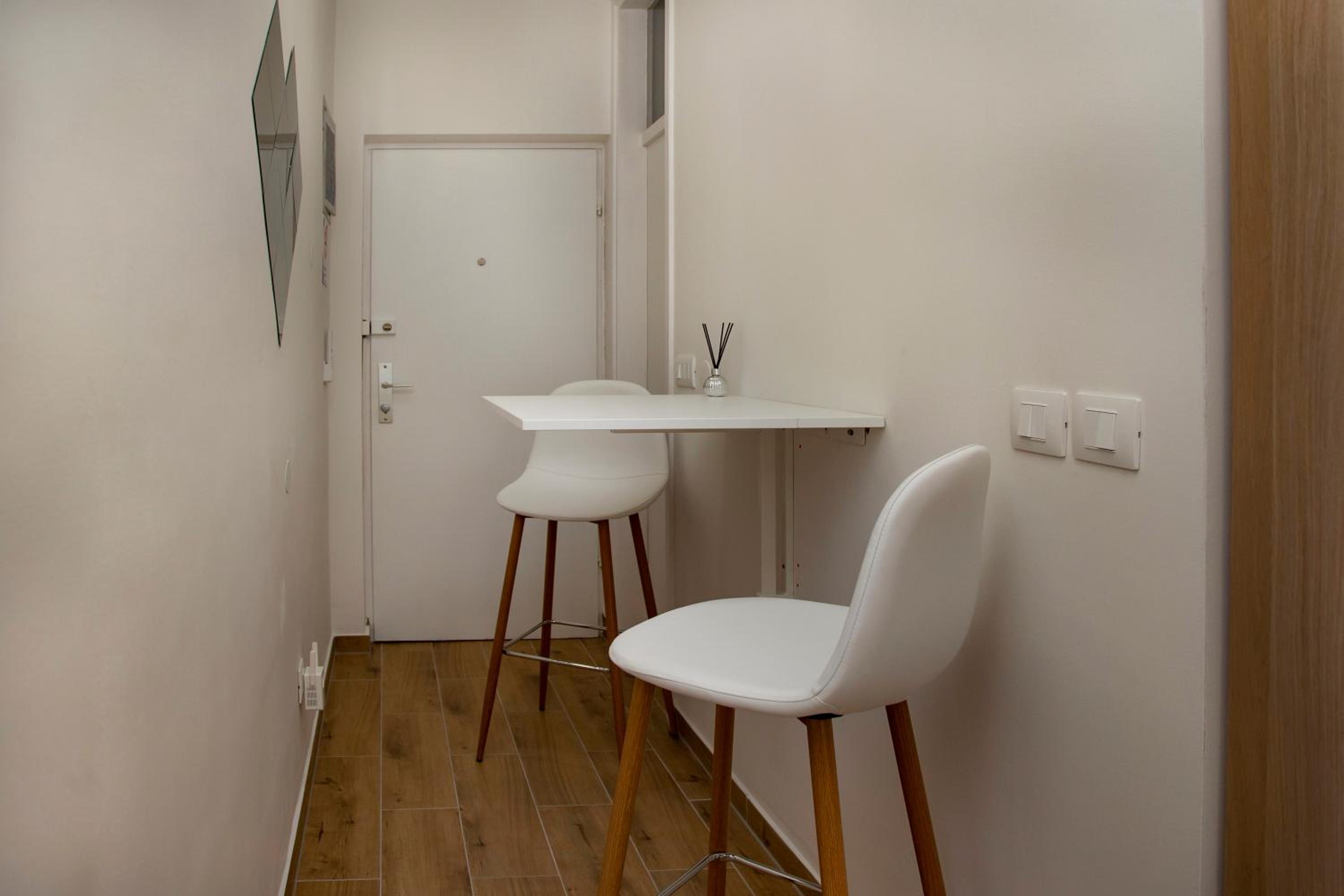 One-Bedroom Apartment photo 2
