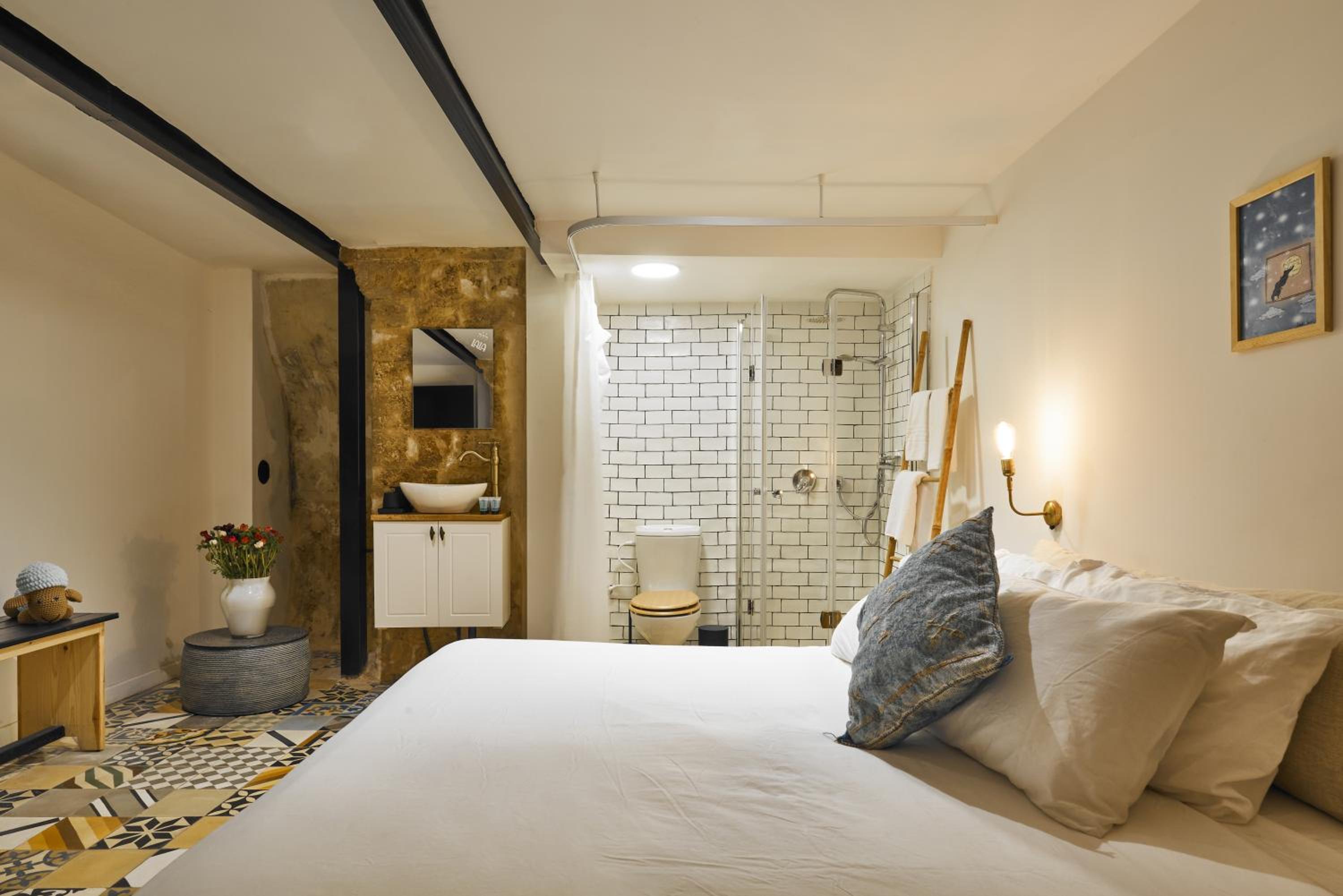 Classic Double or Twin Room - Photo 8