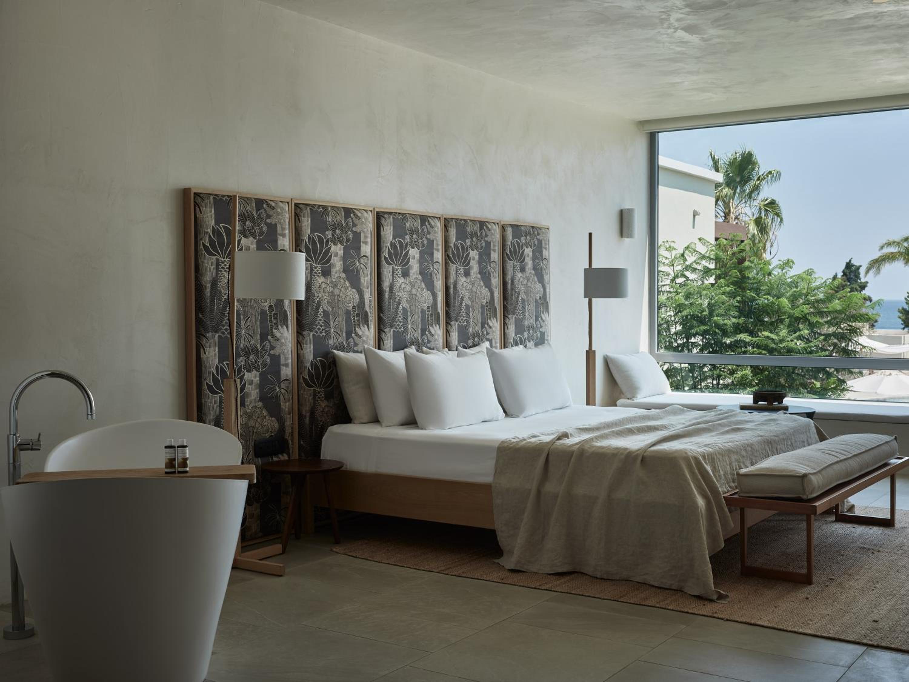 Suite with Pool View - Photo 1