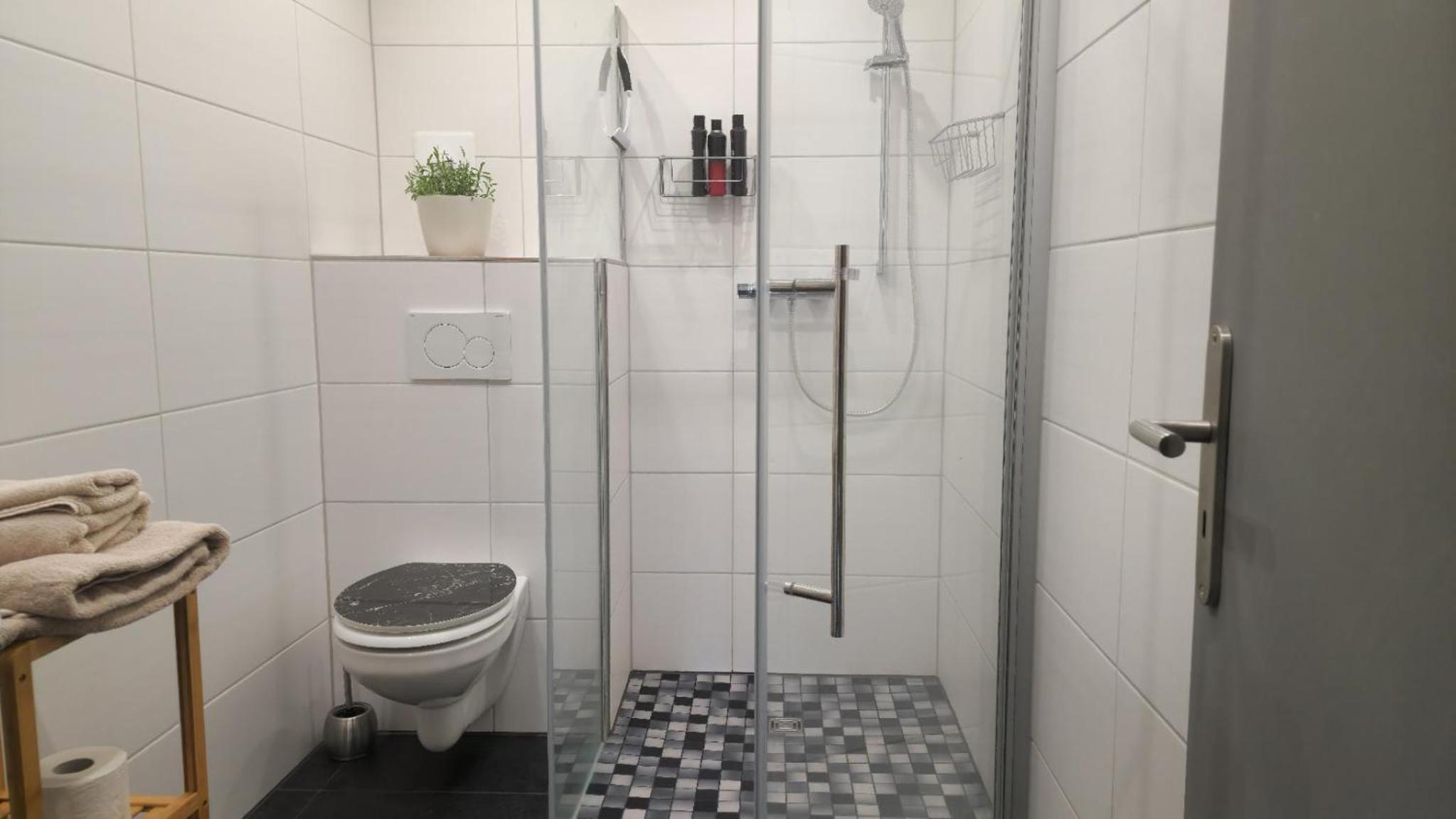 Three-Bedroom Apartment with Balcony photo 2