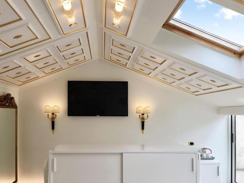 Queen Suite with Spa Bath photo 1