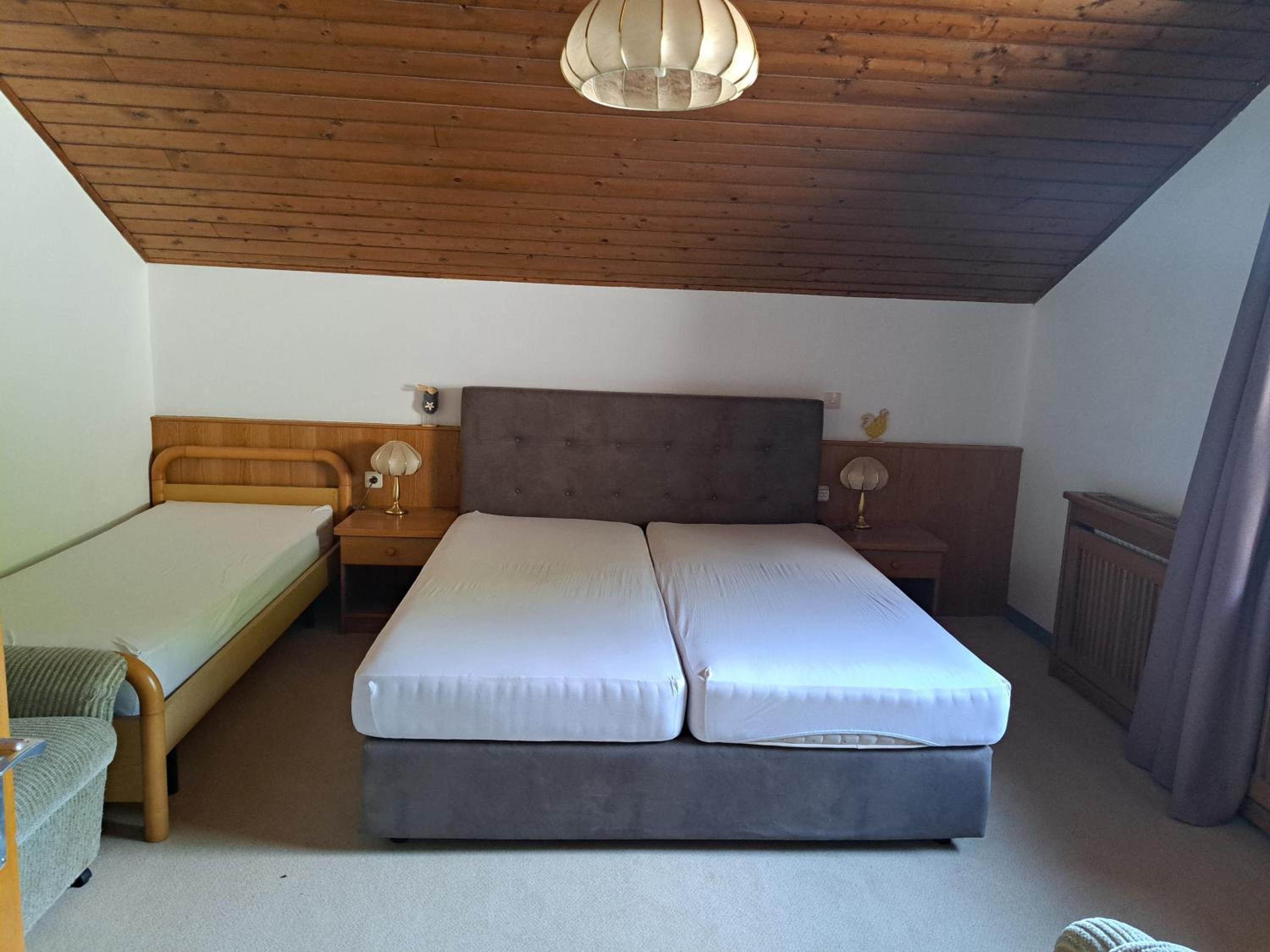 Economy Triple Room