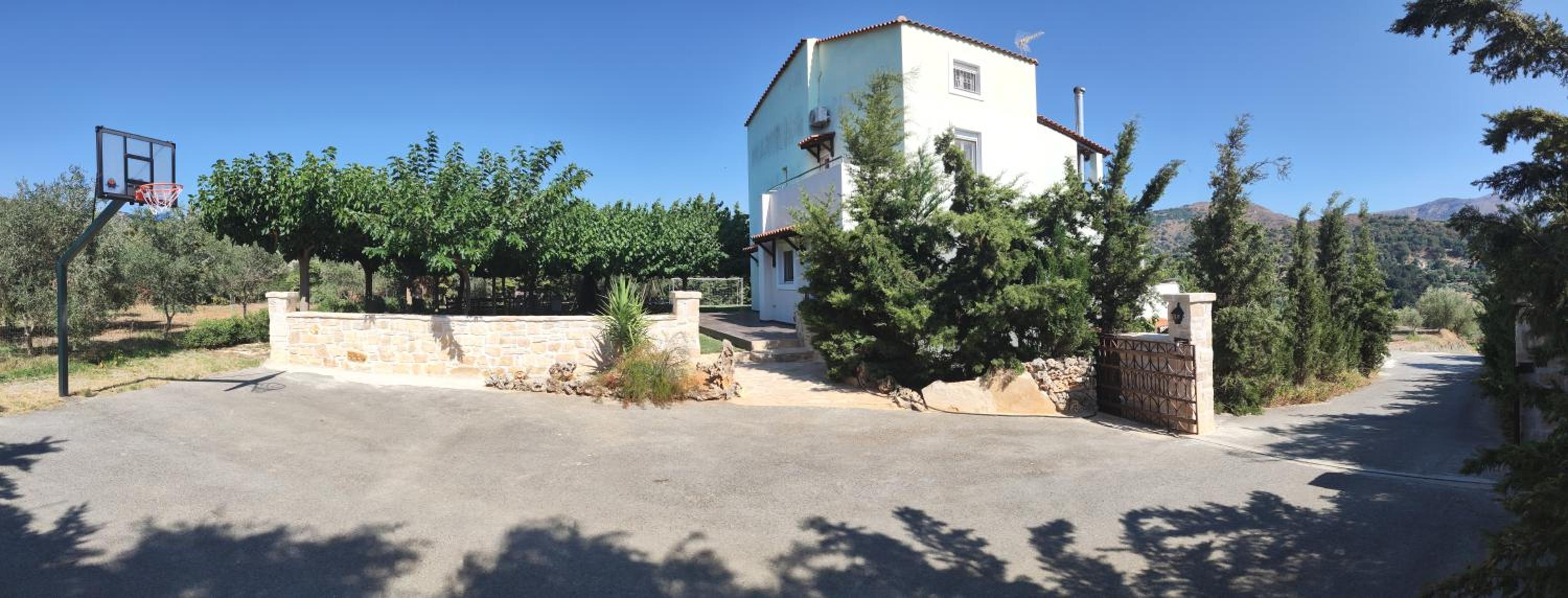Villa photo 3