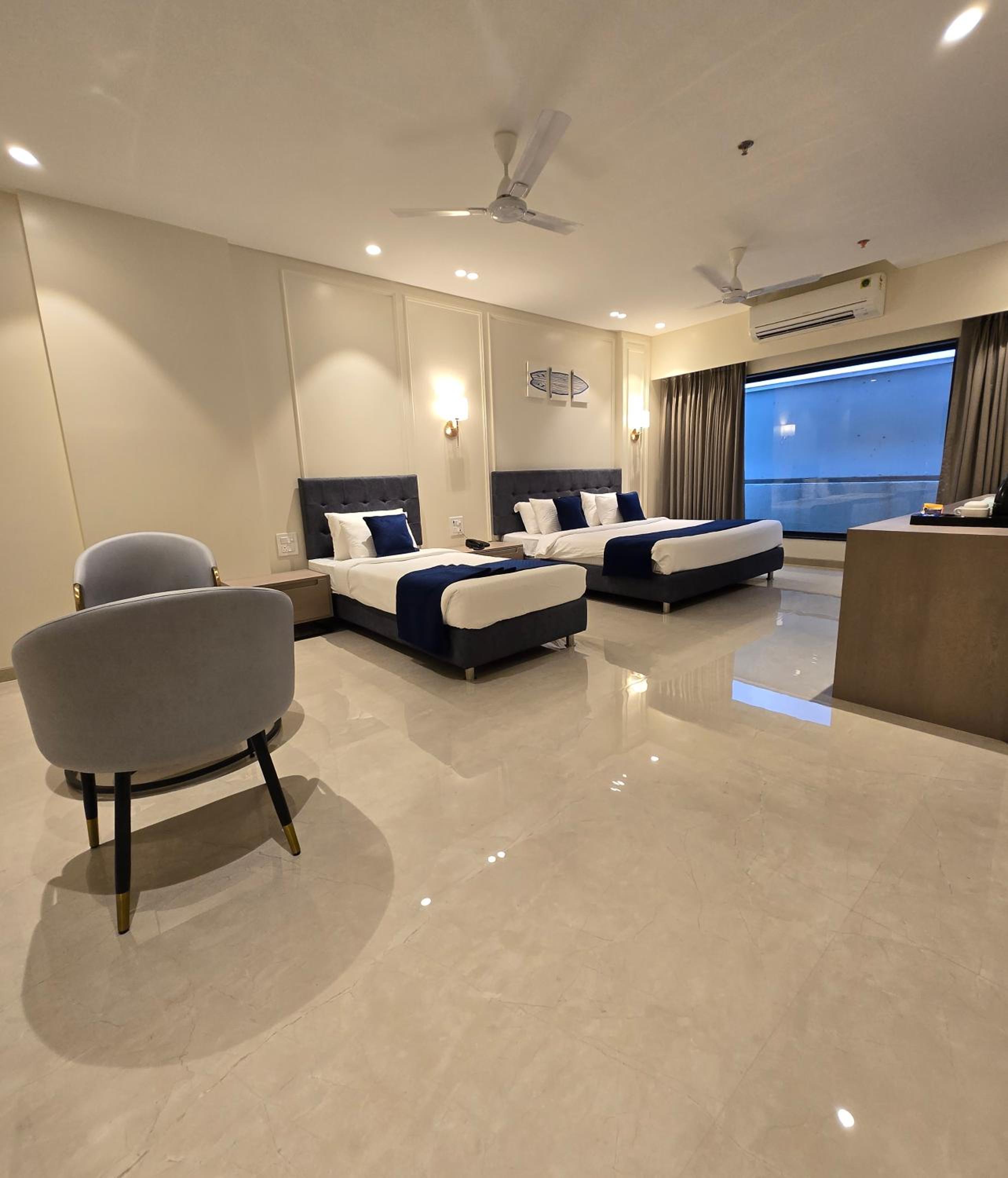 Superior Triple Room photo 3