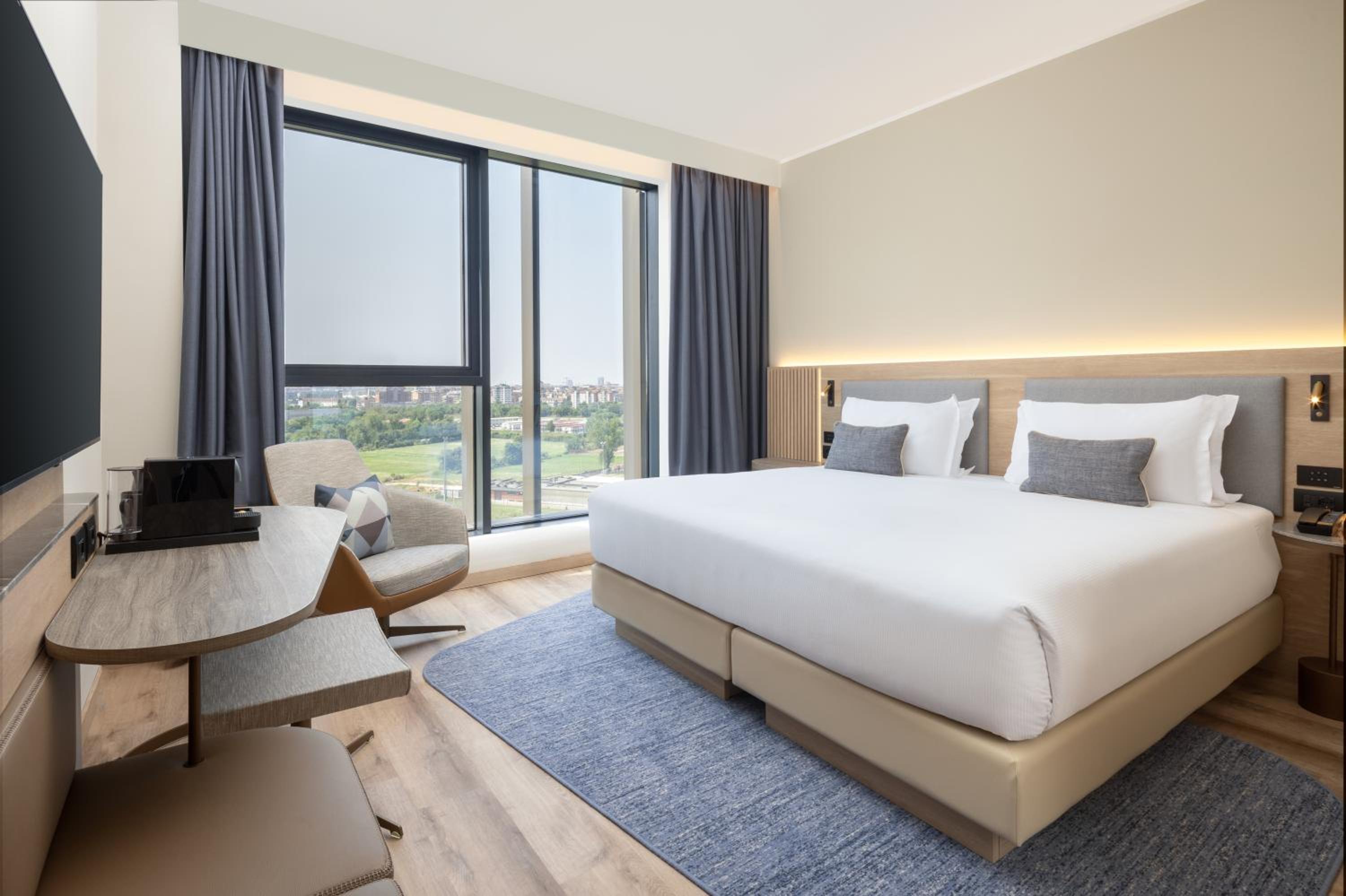Deluxe King Room - High Floor