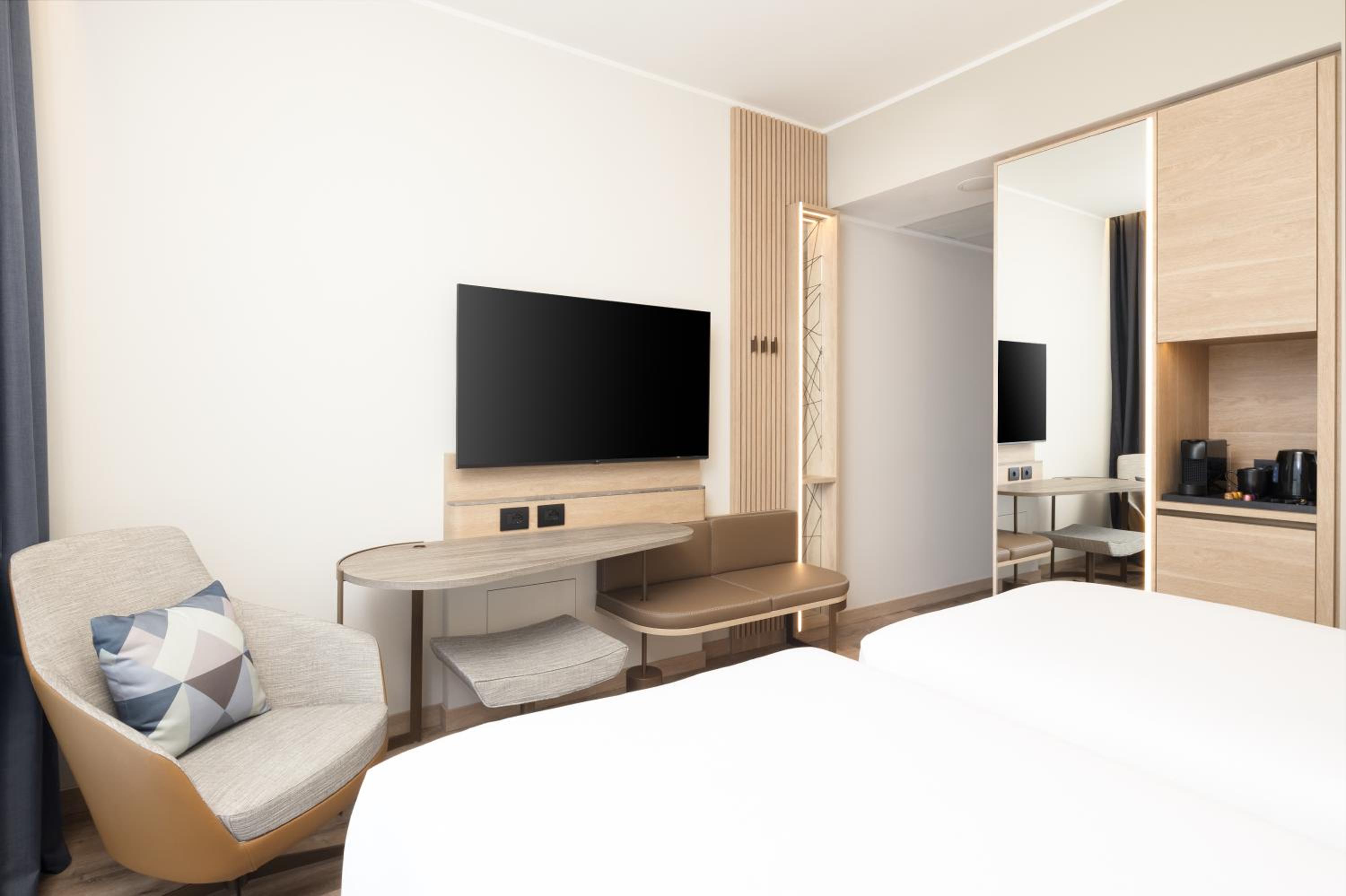 Deluxe Twin Room - High Floor
