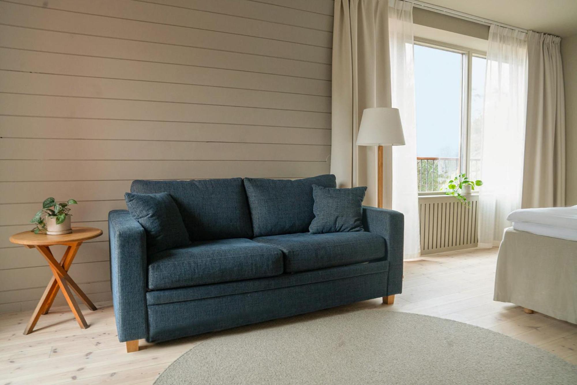 Family Room with Garden View - Photo 2