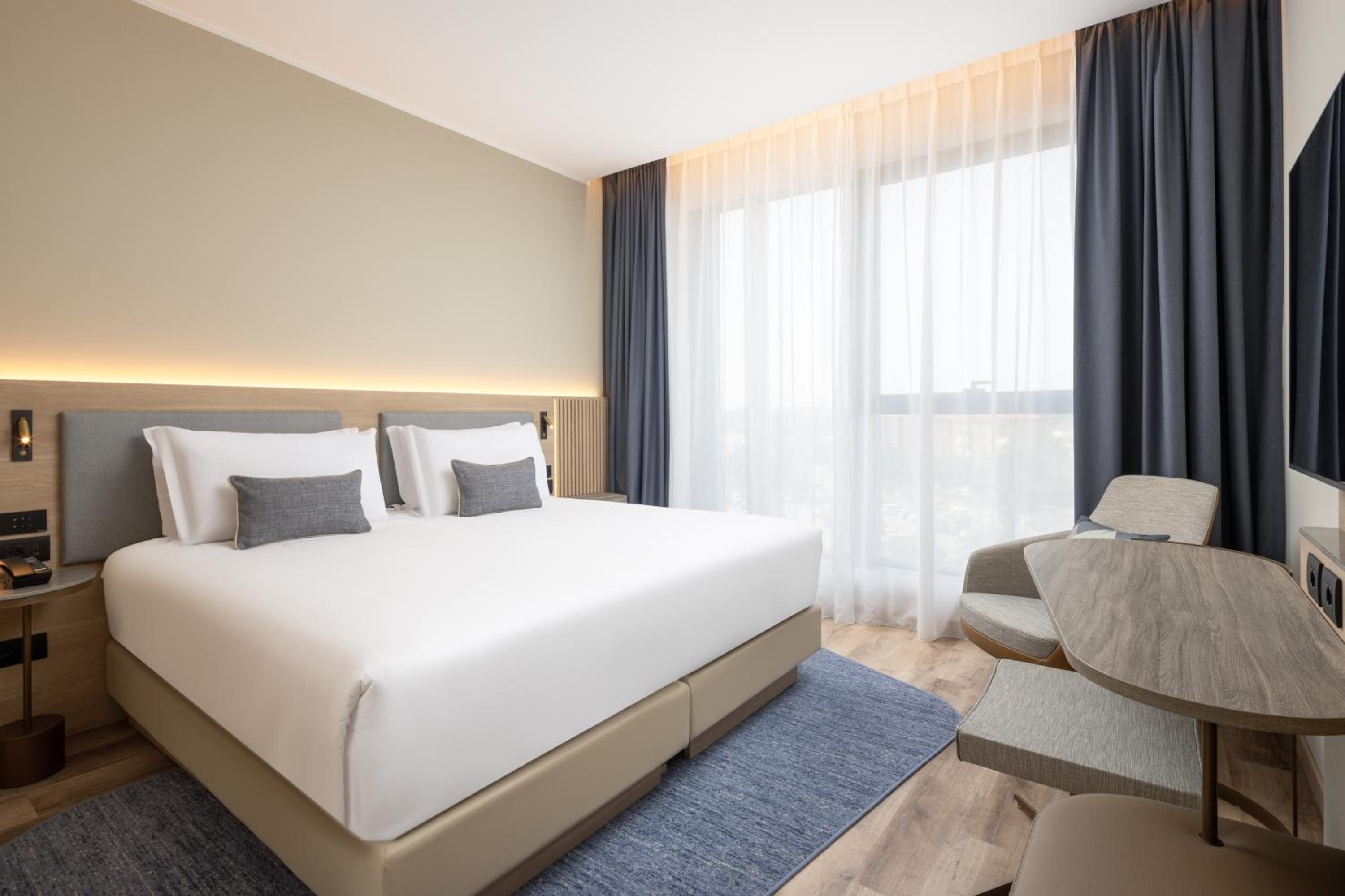Premium Queen Room