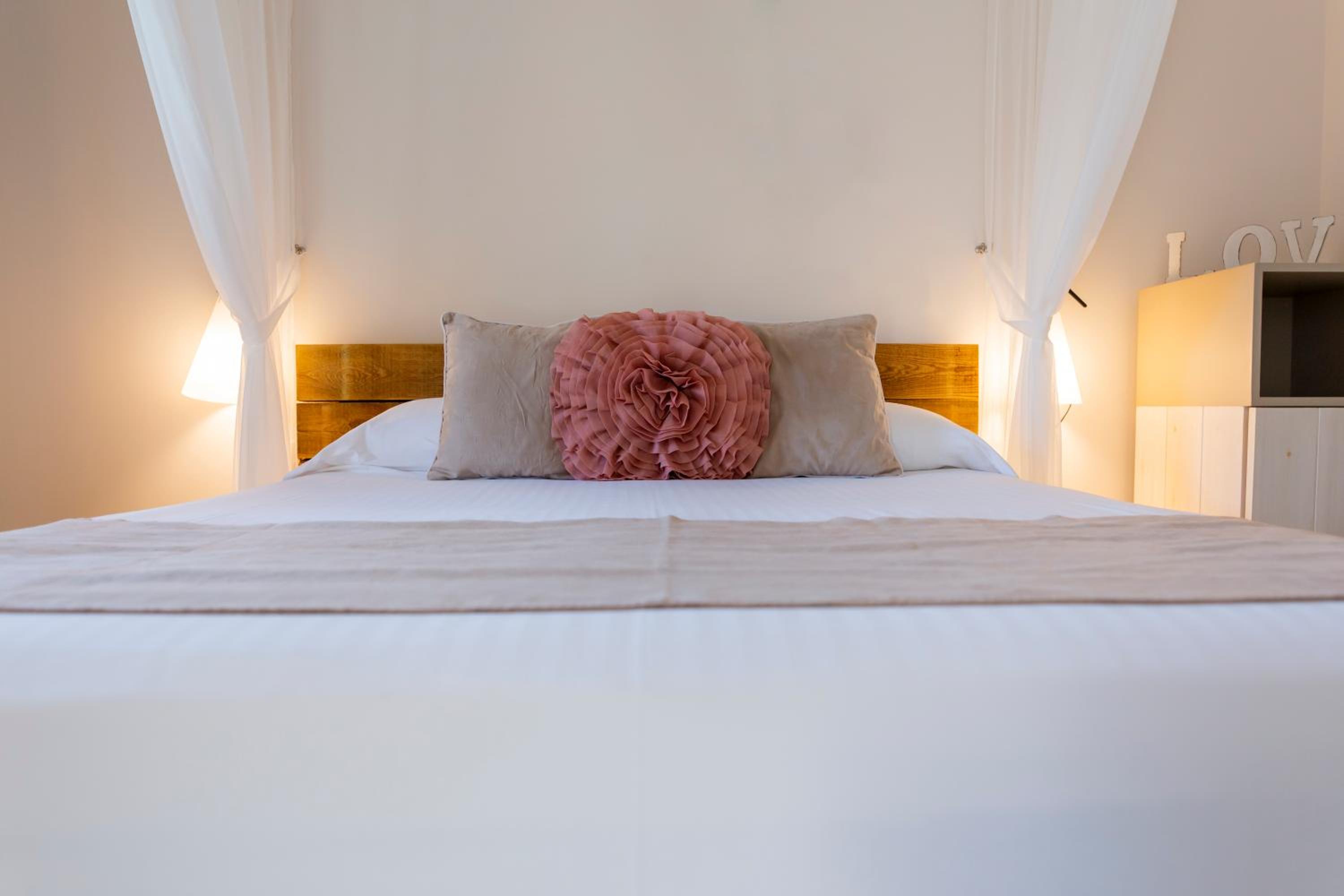 Double Room with Romantic Package  - Photo 2