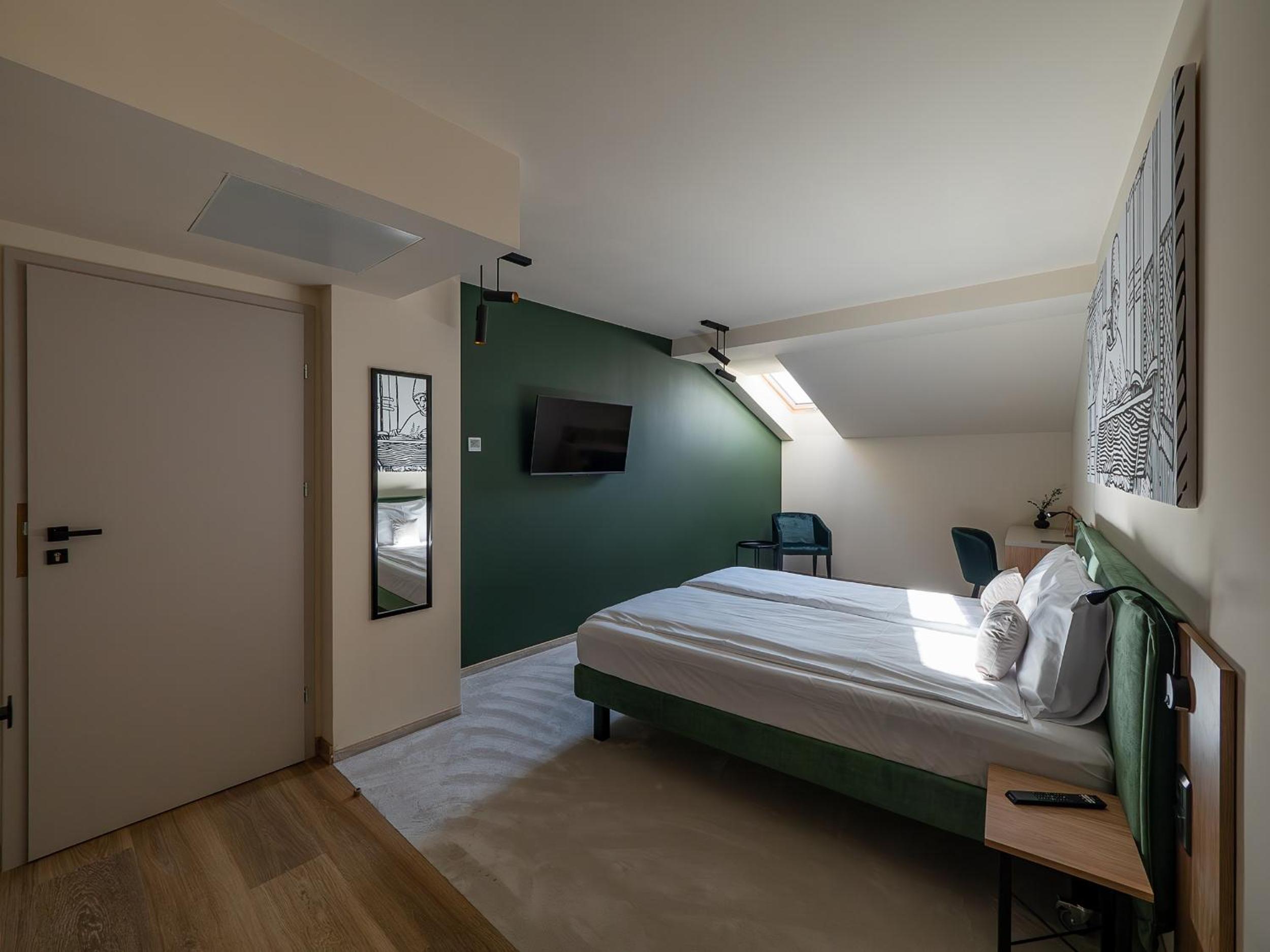 Deluxe Queen Room - Photo 5