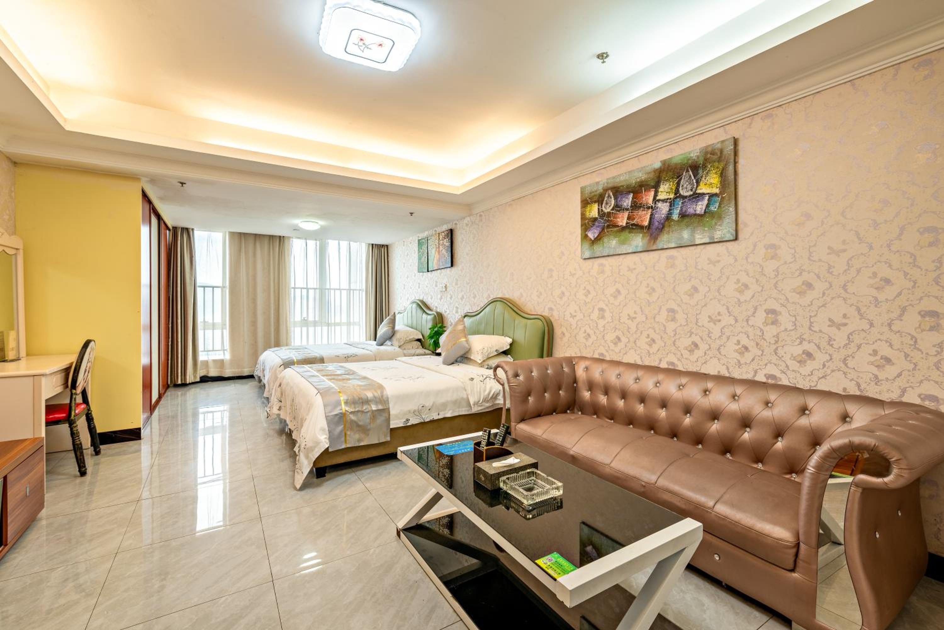 Deluxe Twin Room with City View - Photo 1