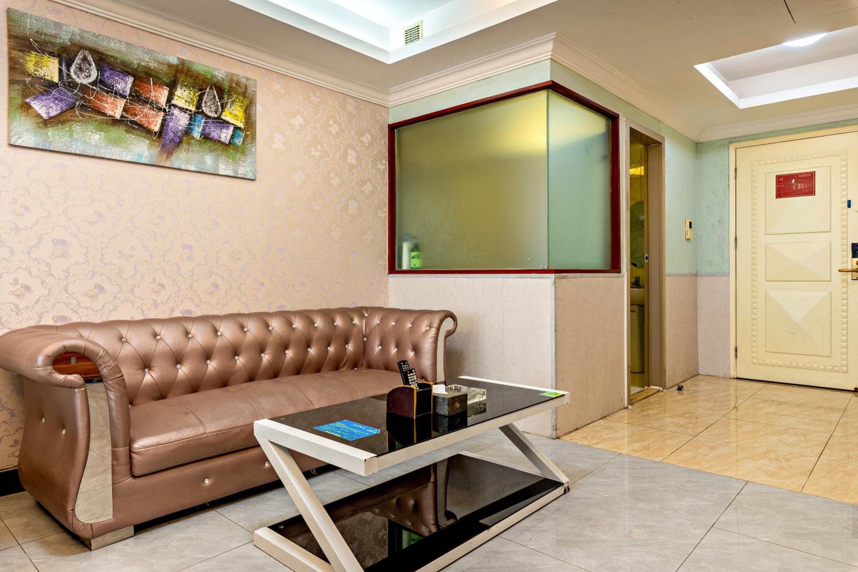 Deluxe Twin Room with City View - Photo 5
