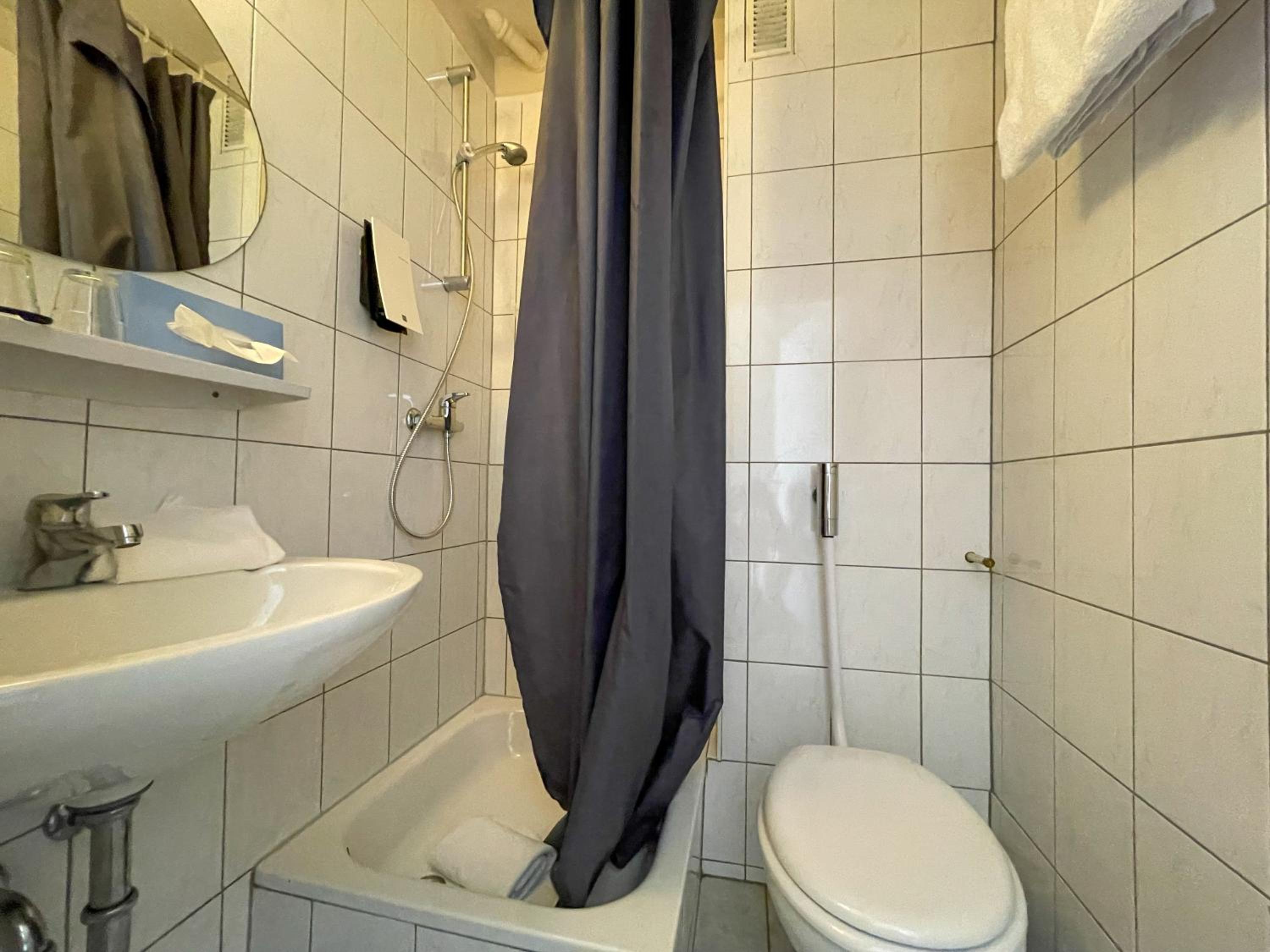 Double Room - Photo 16