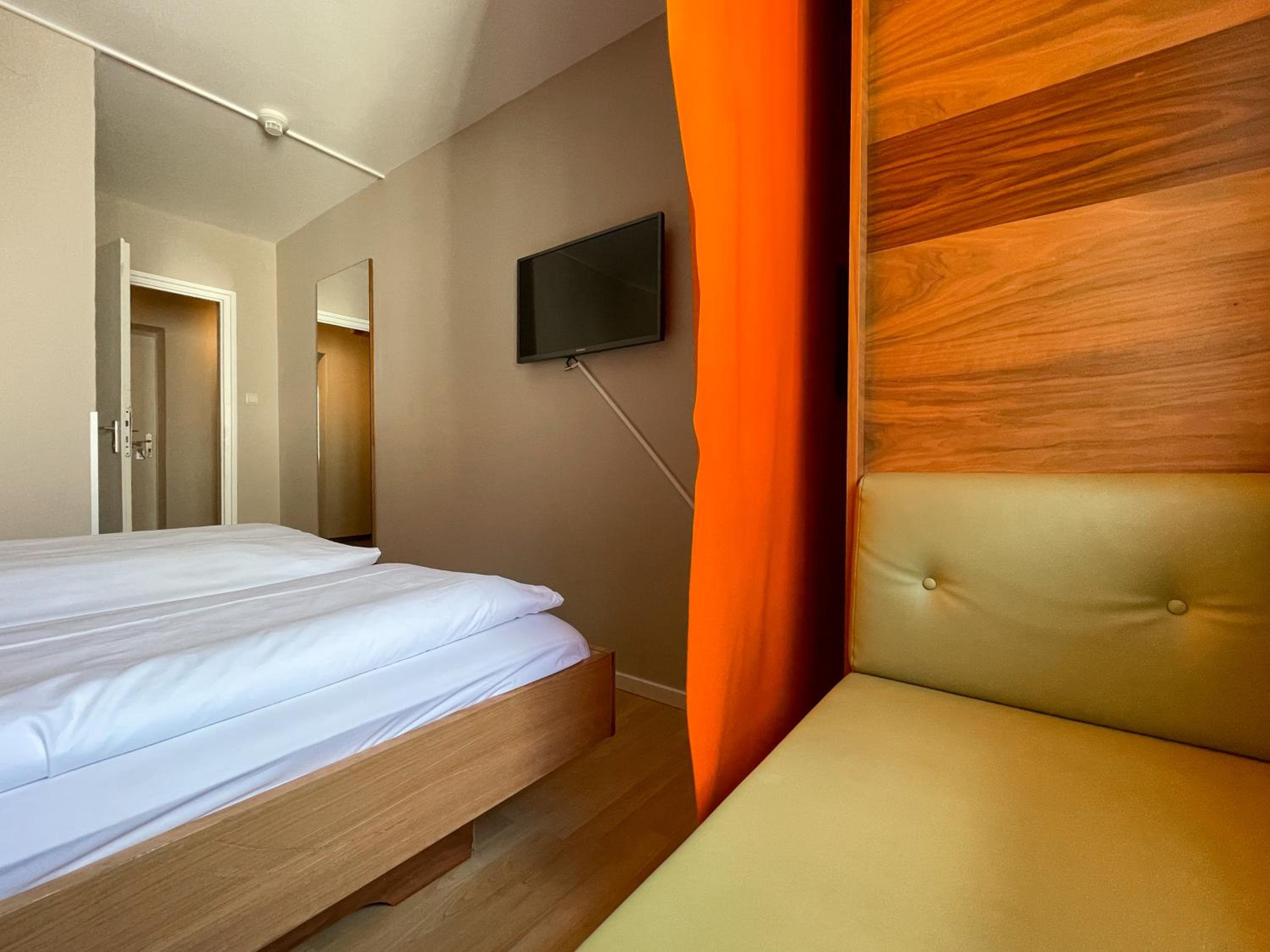 Double Room - Photo 17