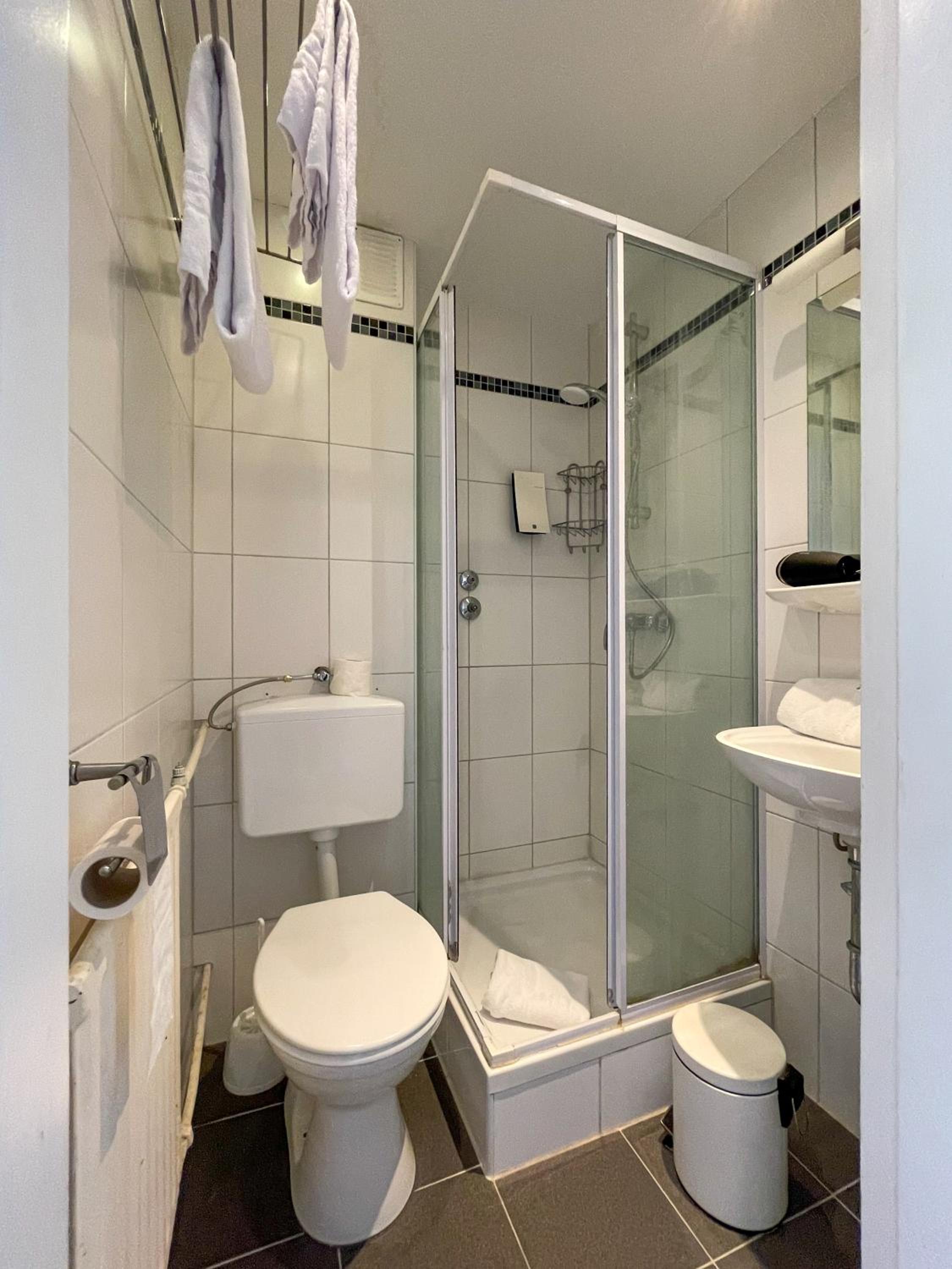 Double Room - Photo 12