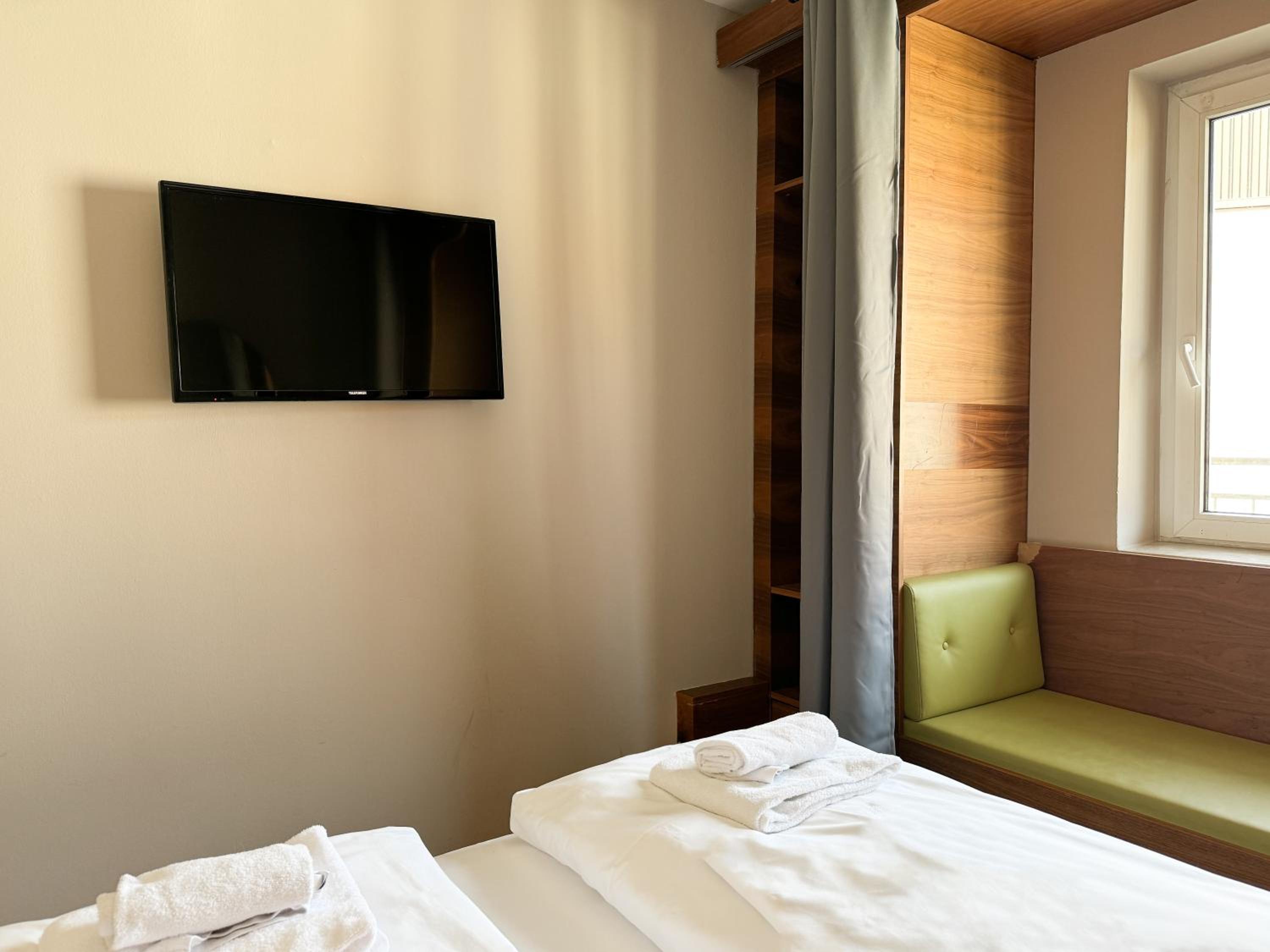 Double Room - Photo 11