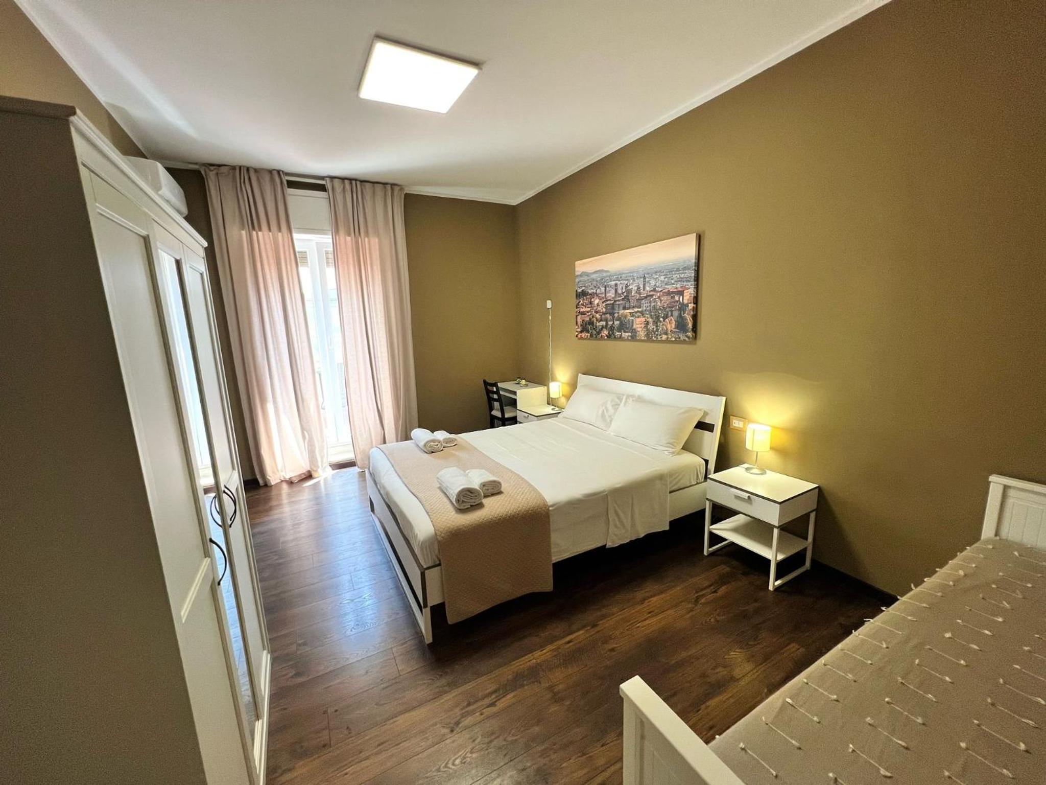 Double or Twin Room with Private Bathroom - Photo 9