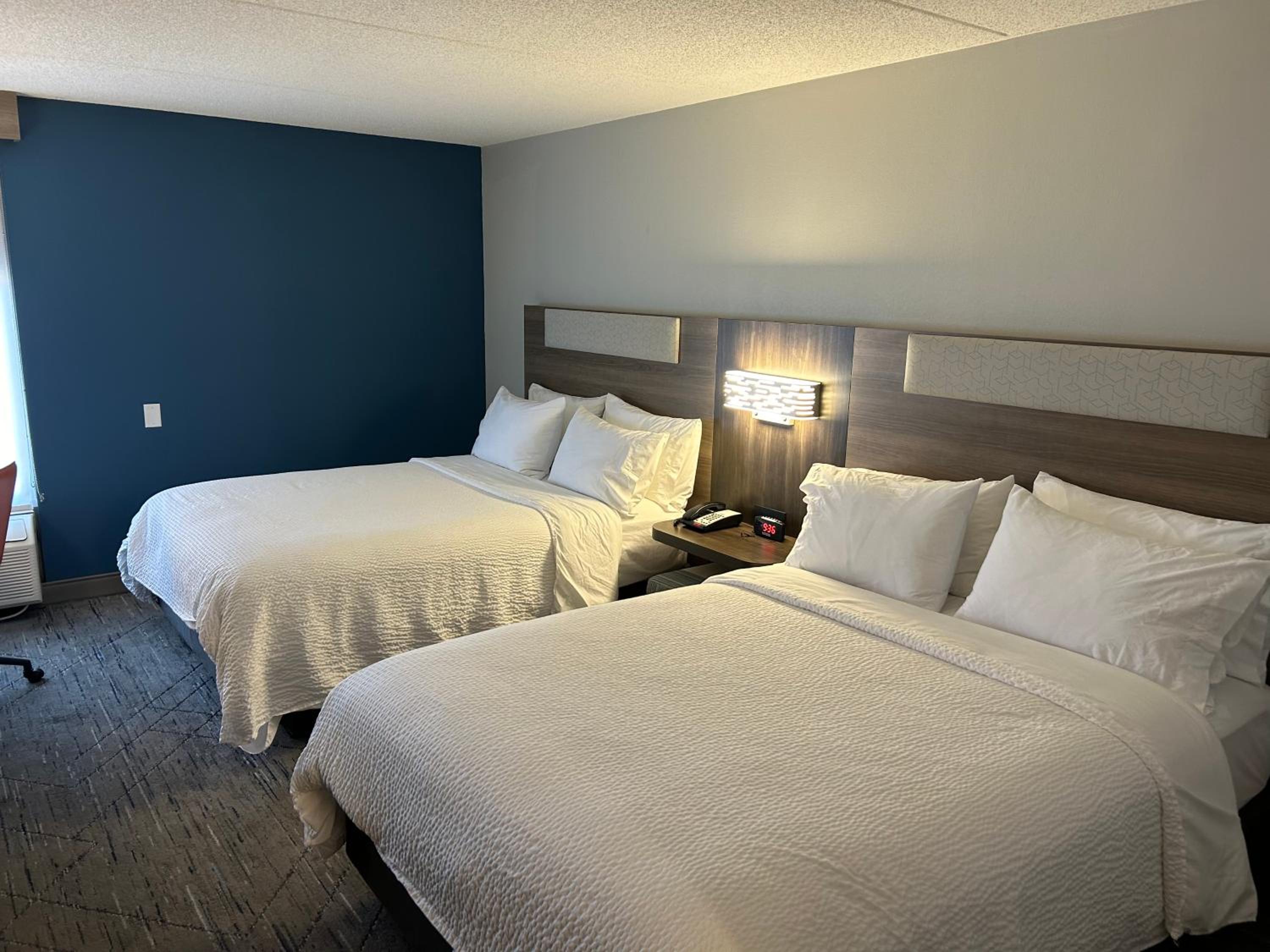 Standard Double Room with Two Double Beds - Photo 10