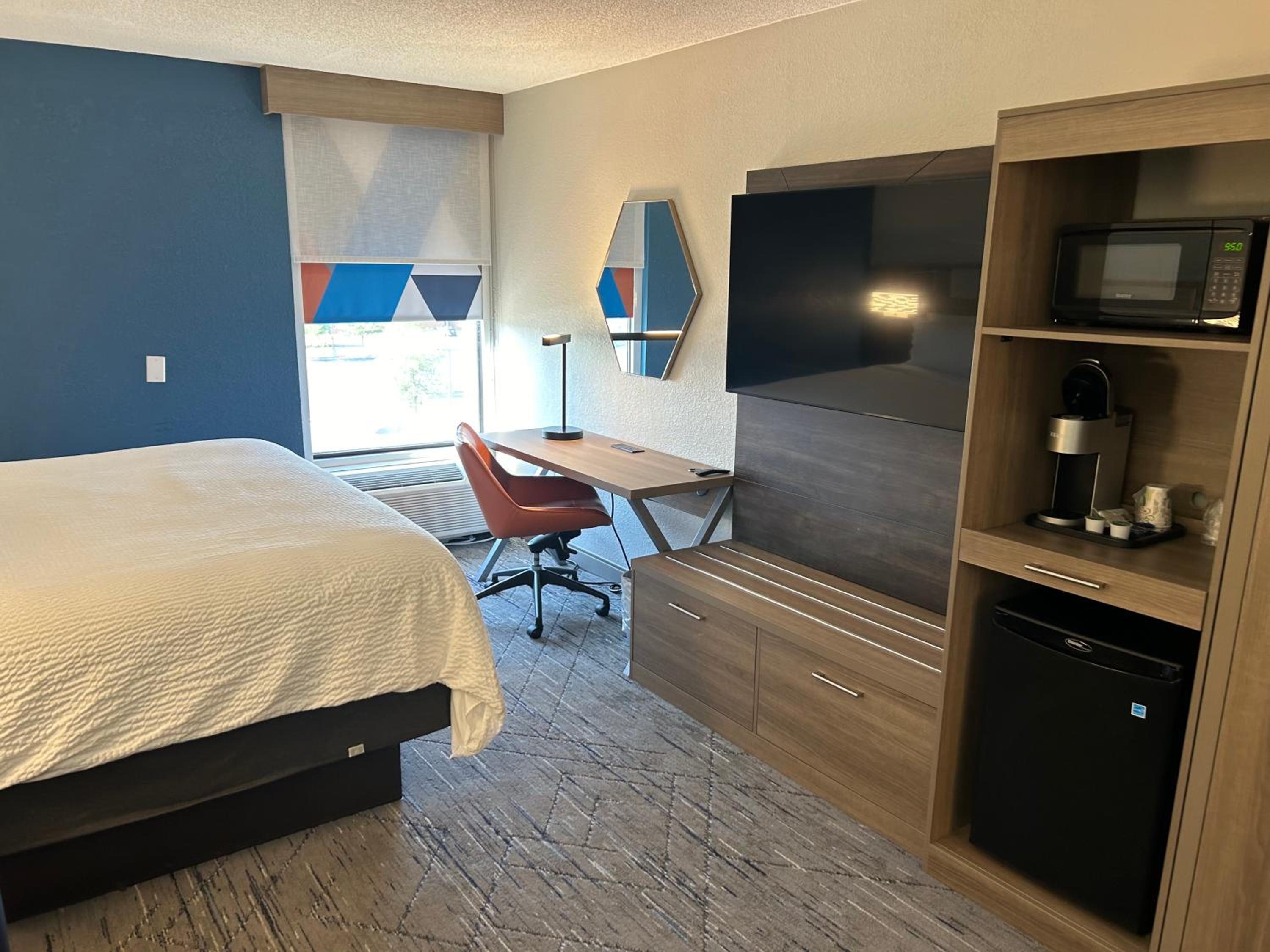 Standard King Room with Extra Floor Space - Photo 1