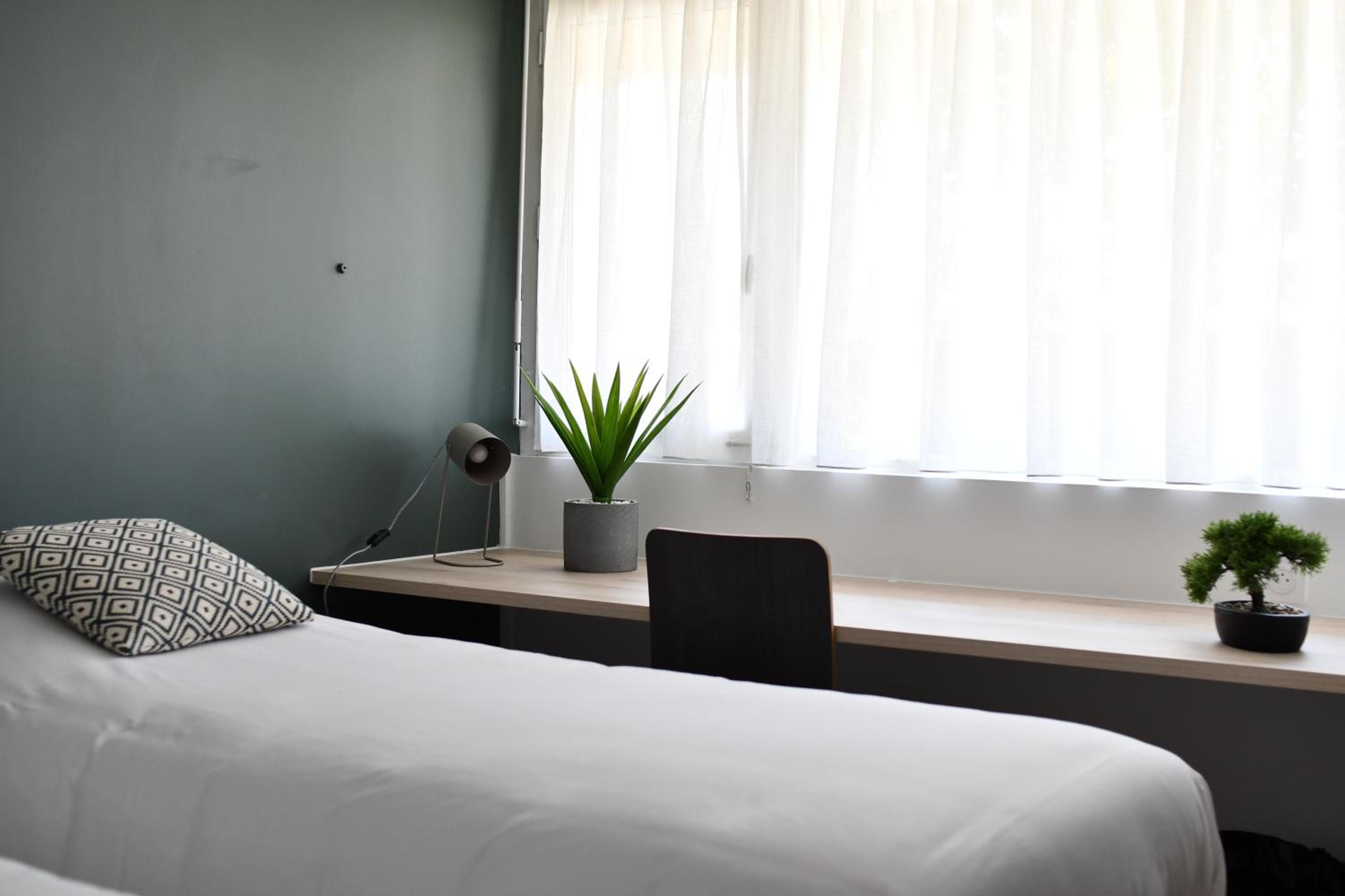 Family Room - 1 Double Bed 2 Single Beds 1 Sofa Bed - Photo 5