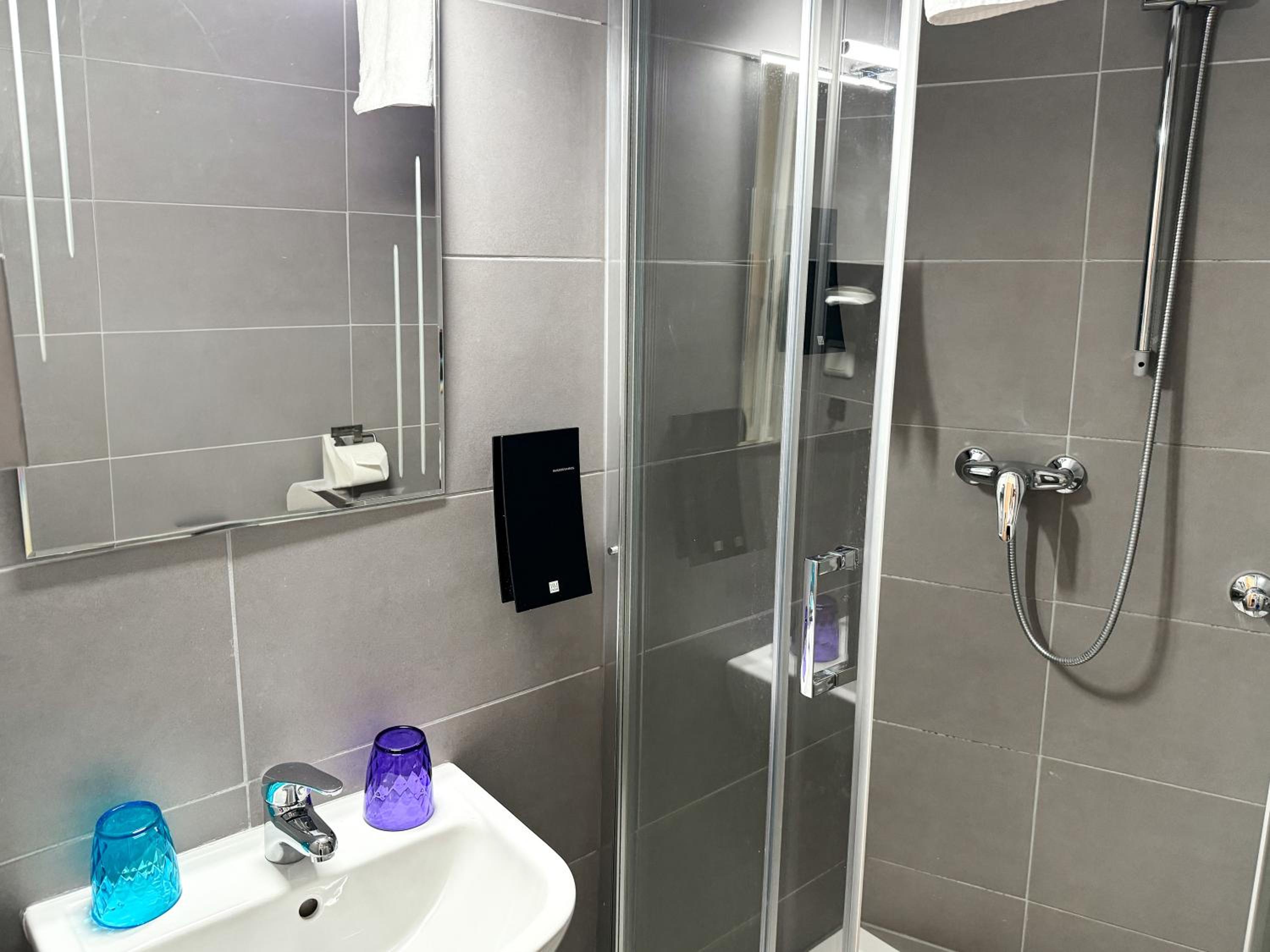 Quadruple Room - Photo 18