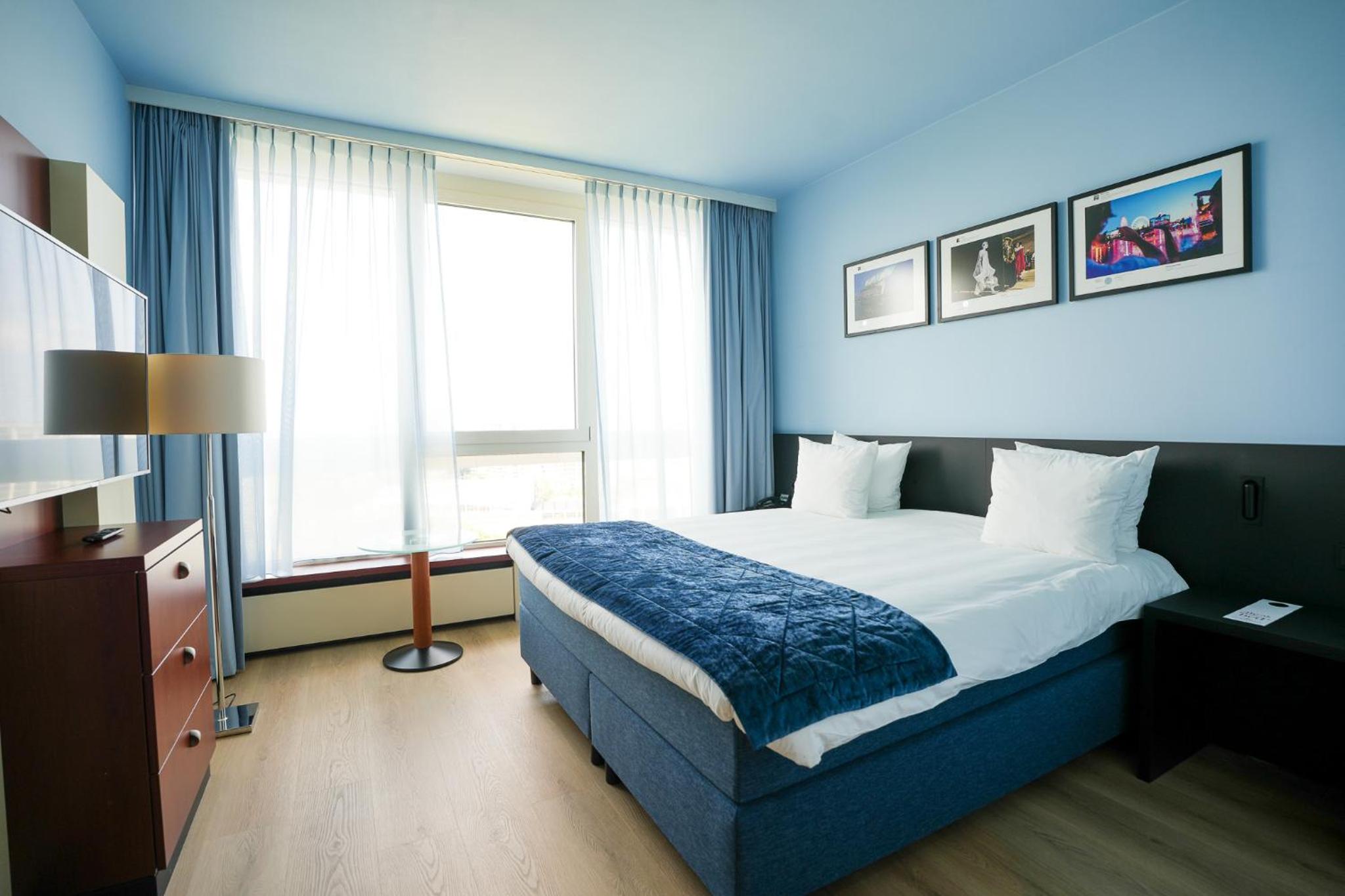 One-Bedroom Suite with Sofa Bed and Minibar - Photo 1