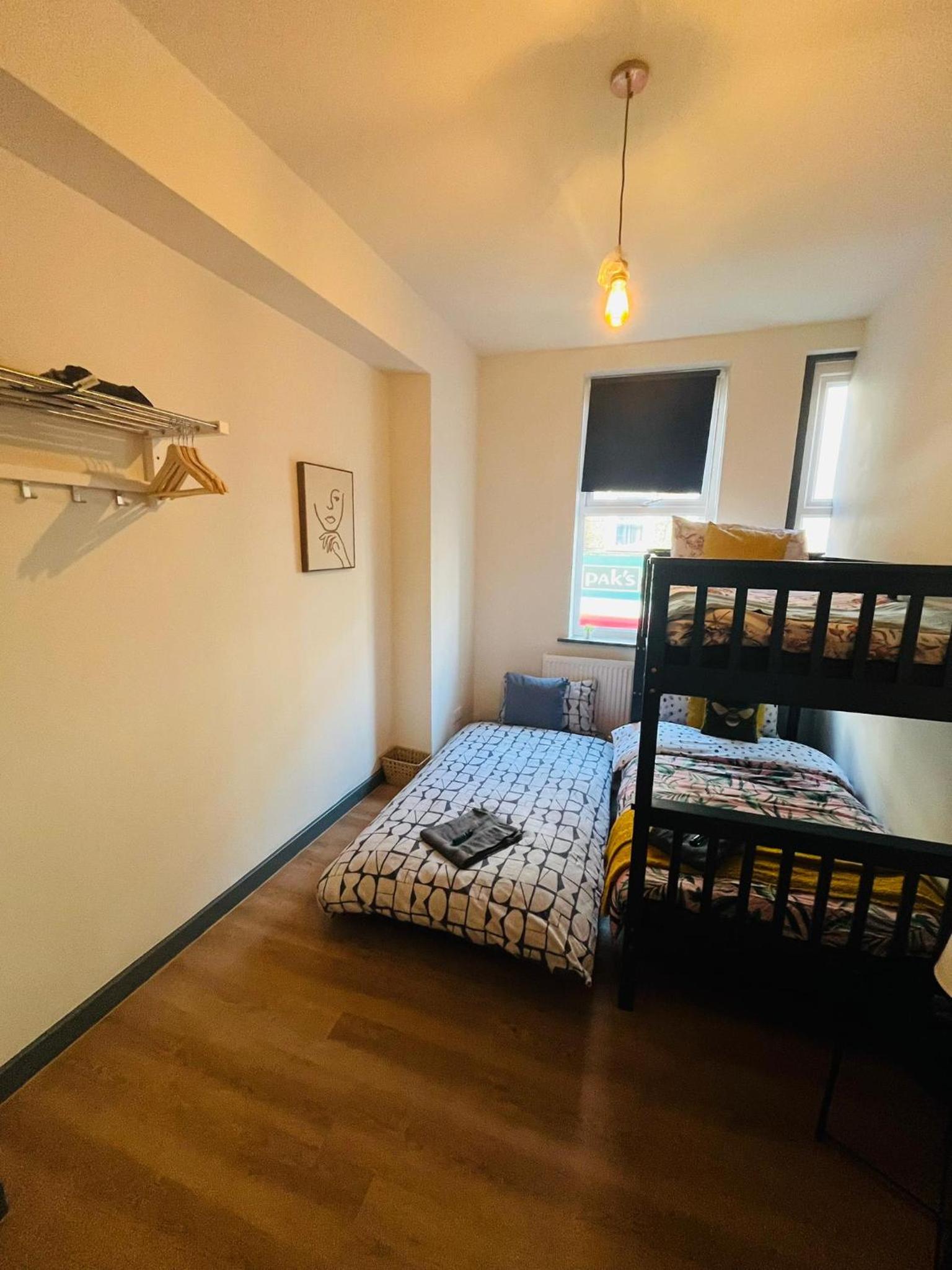 Economy Triple Room with Shared Bathroom photo 1