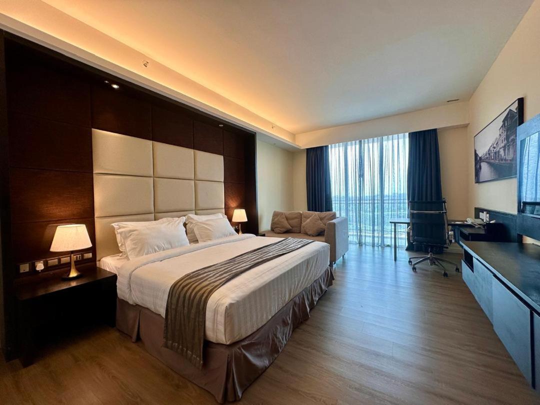Premier King Room photo 1