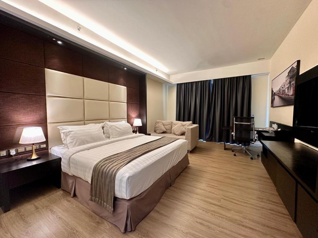 Premier King Room