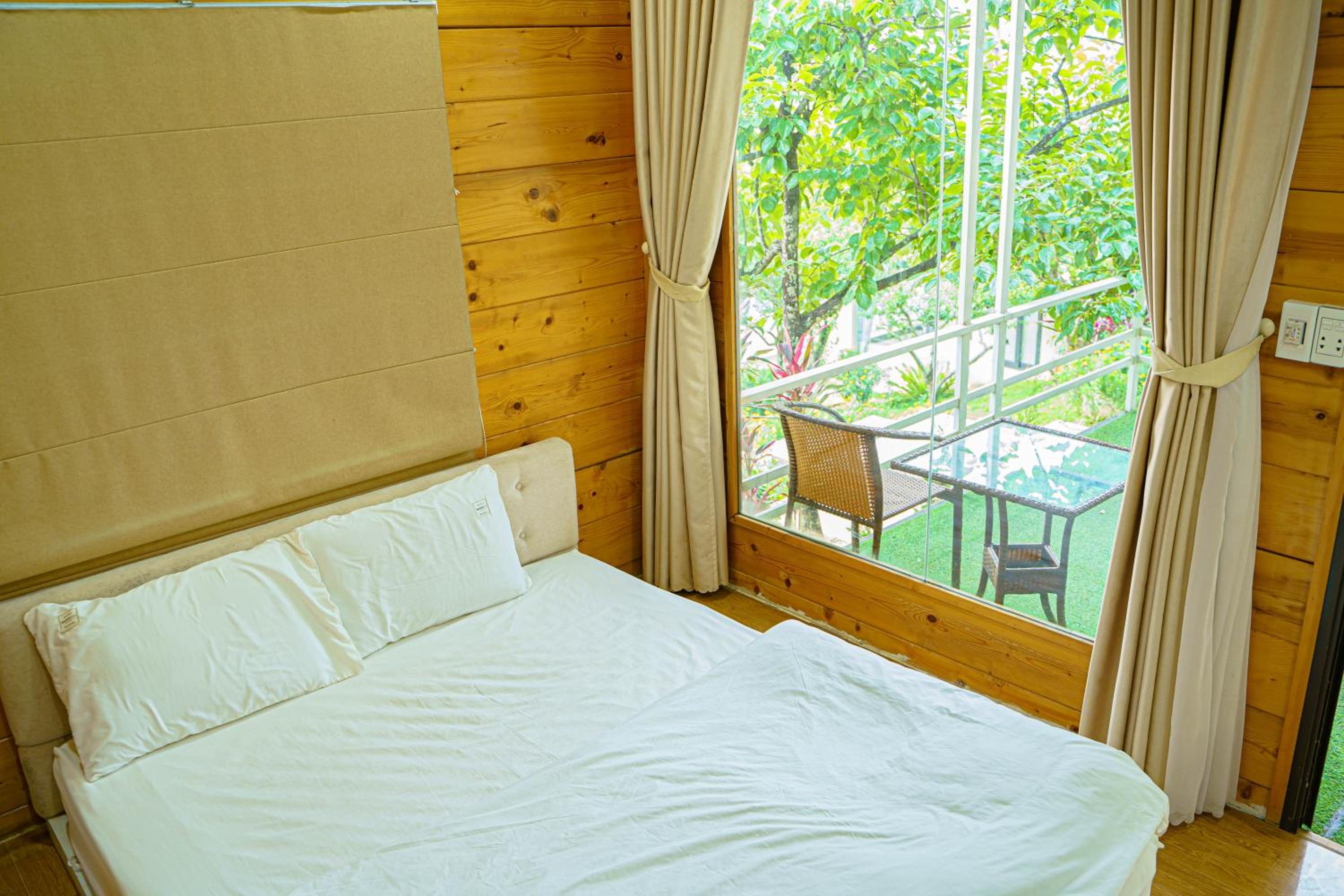 Bungalow With Garden View photo 1