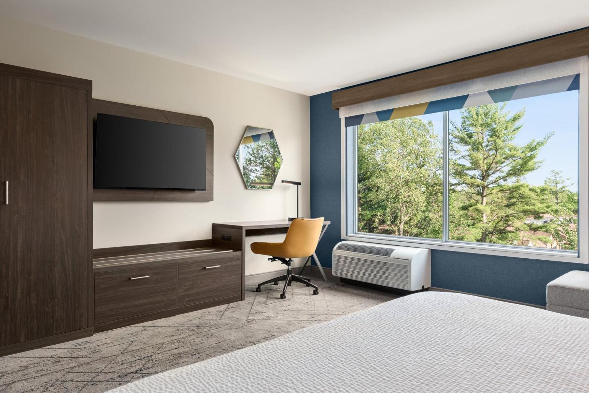 Standard King Room - Photo 5