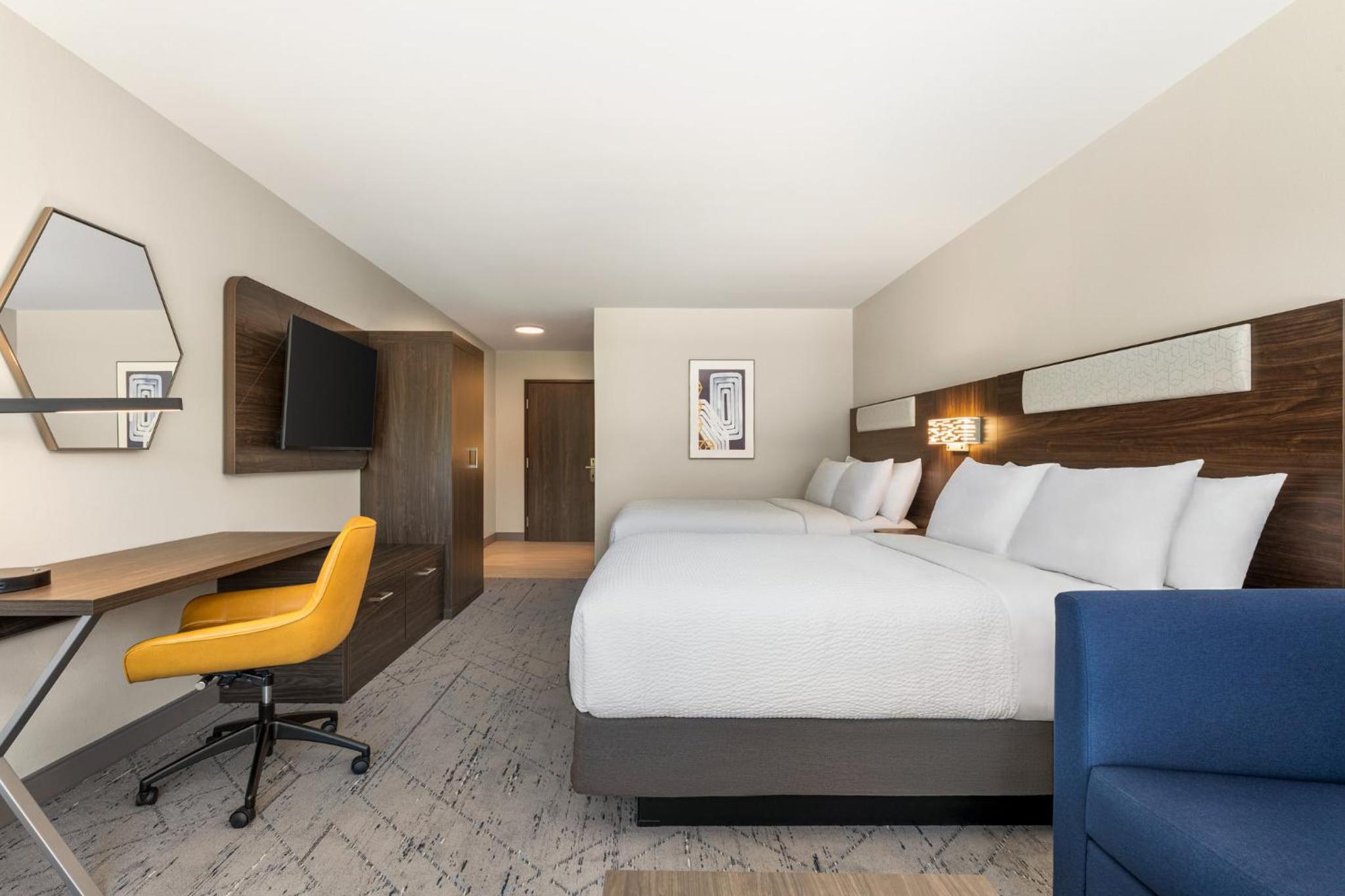 Queen Suite with Two Queen Beds - Photo 4