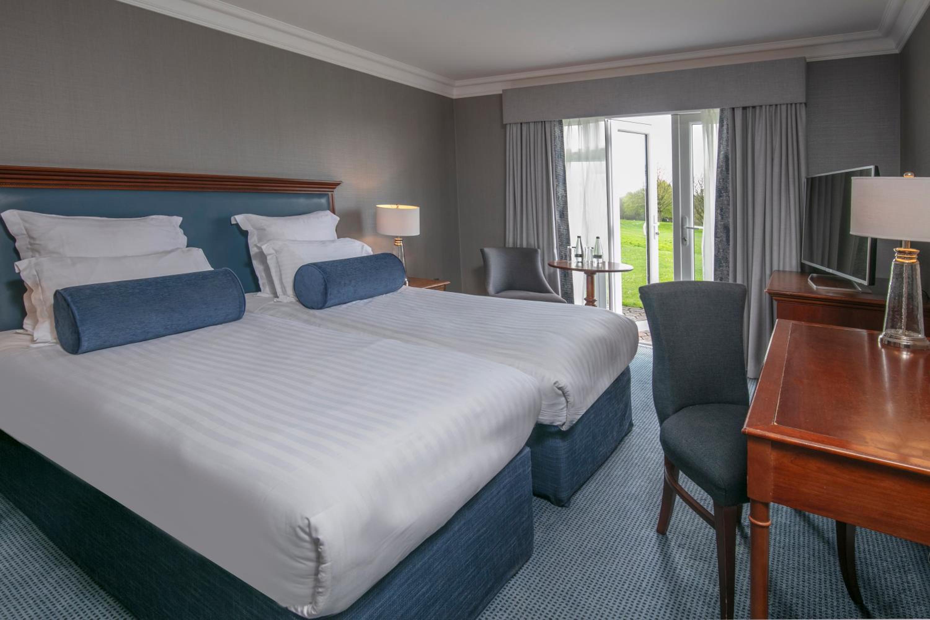 Deluxe Twin Room with View - Photo 3