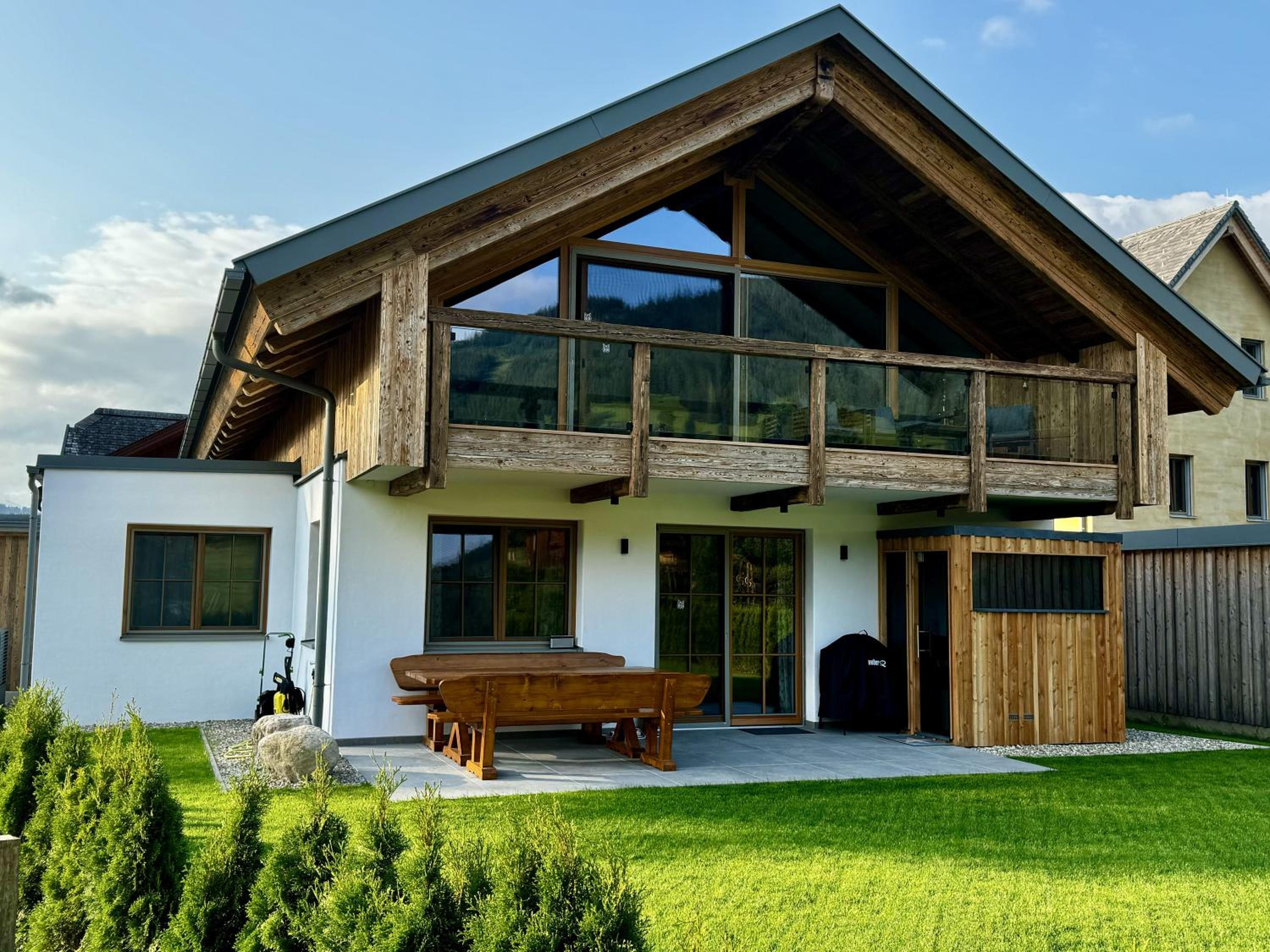 Three-Bedroom Apartment with Mountain View photo 2