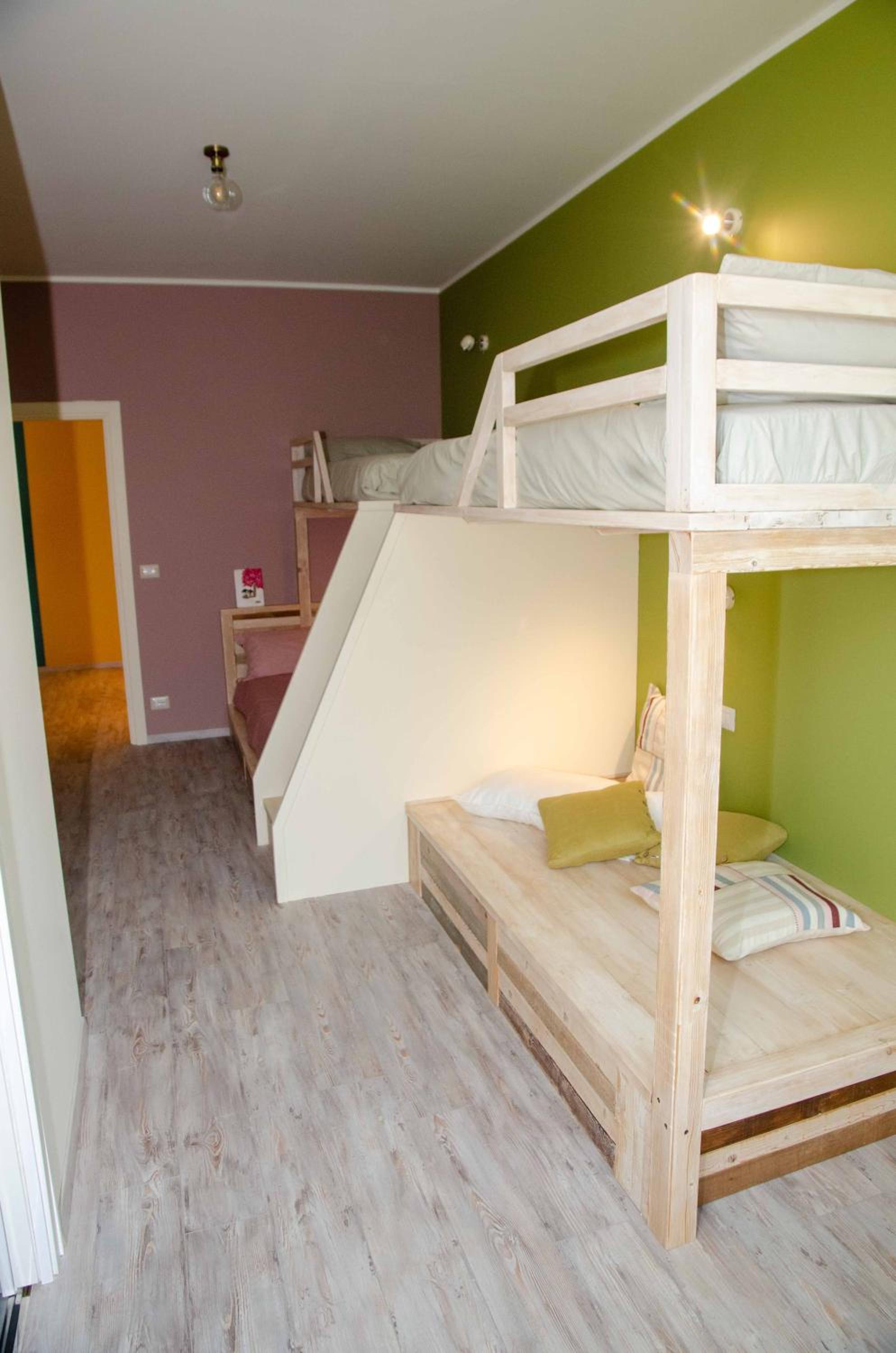 Quadruple Room with Private Bathroom photo 2