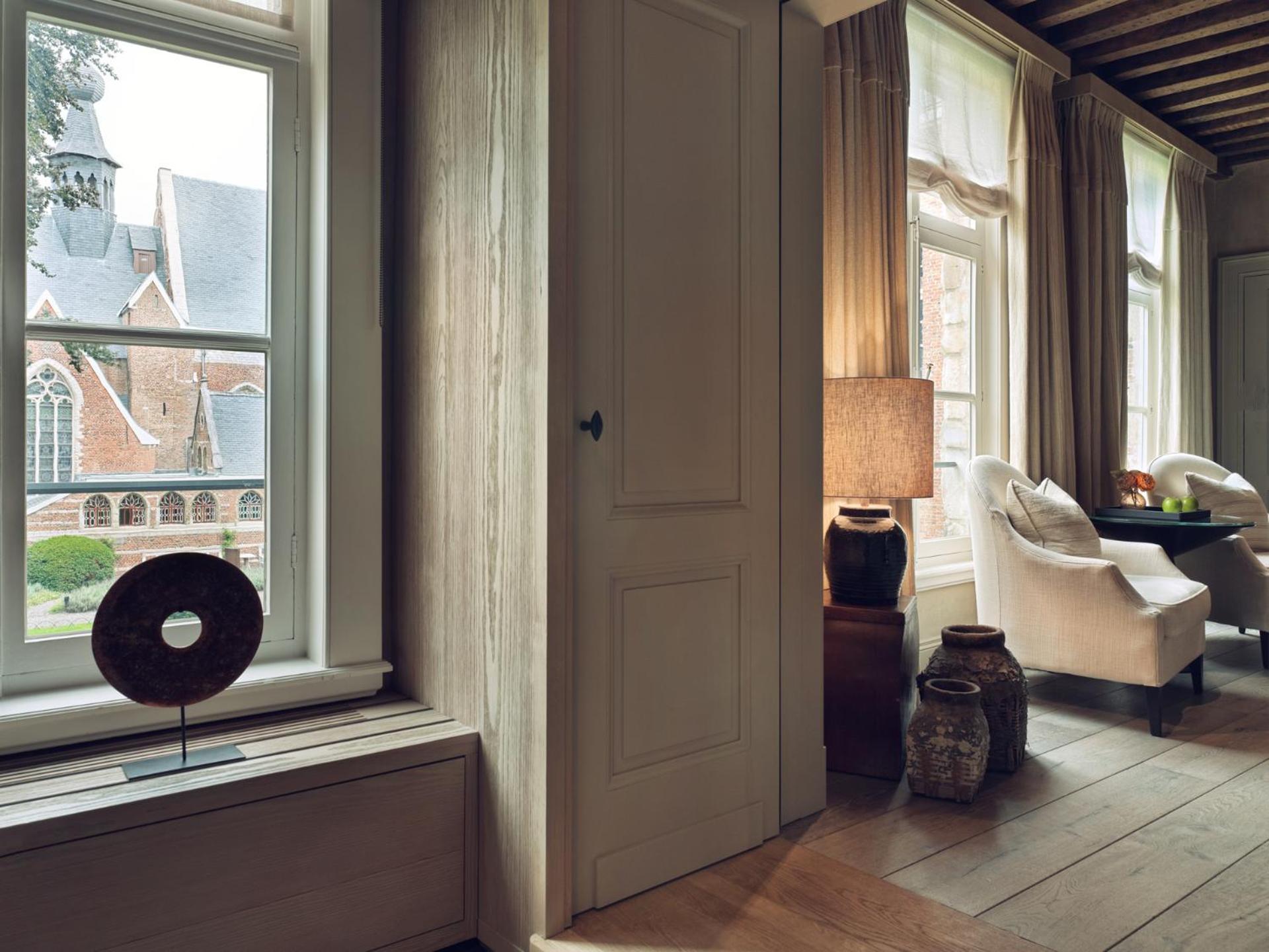 Suite - Photo 21