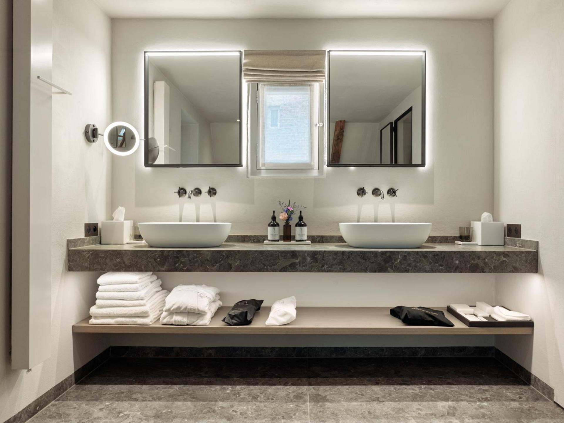 Suite - Photo 20