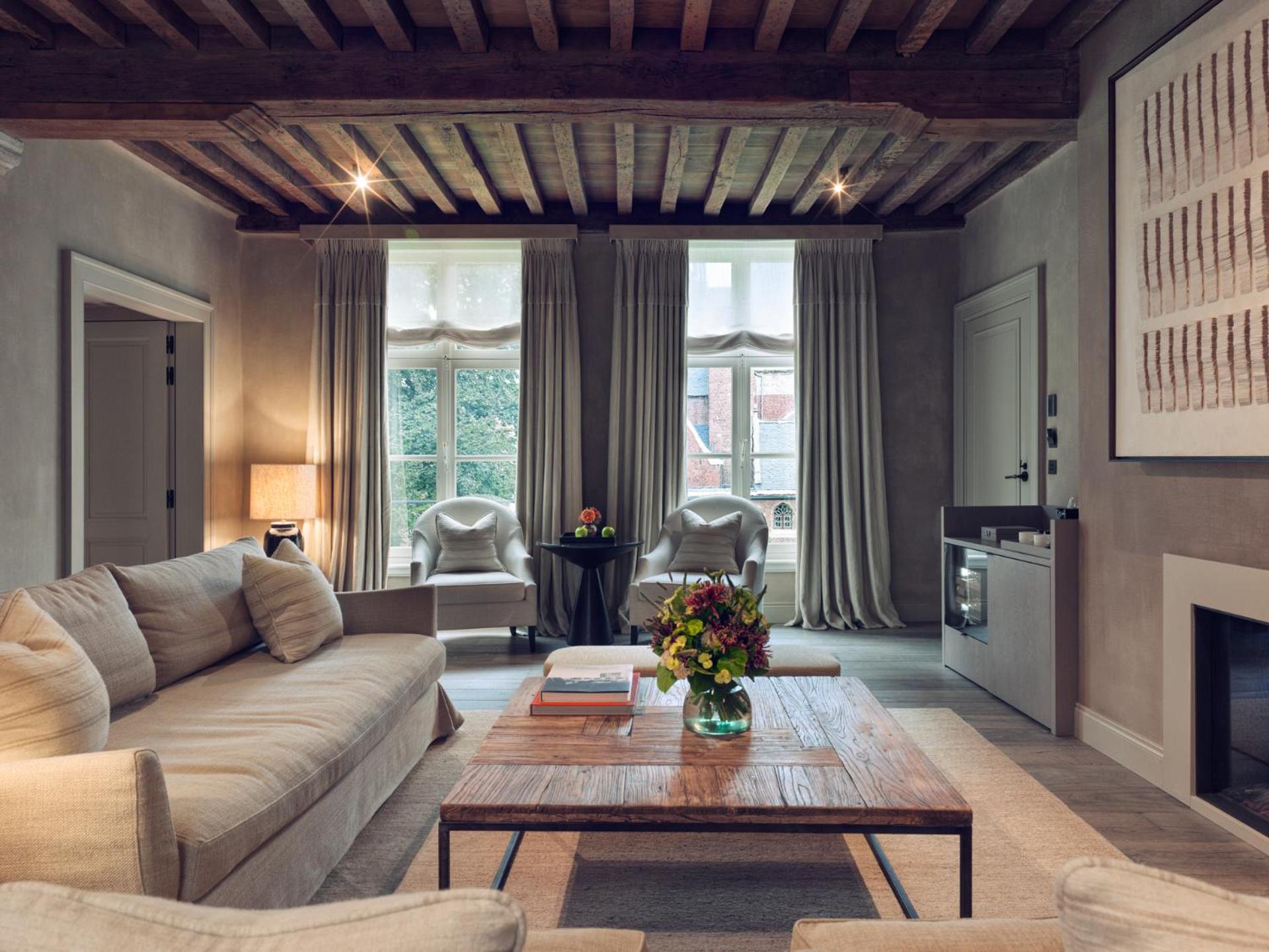 Suite - Photo 19