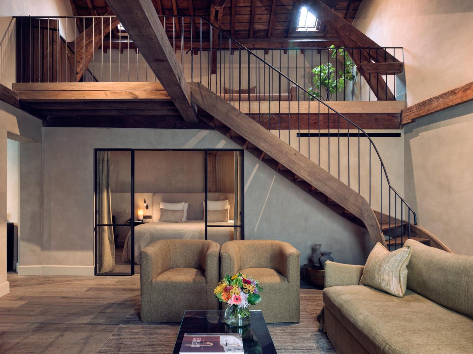 Suite - Photo 17