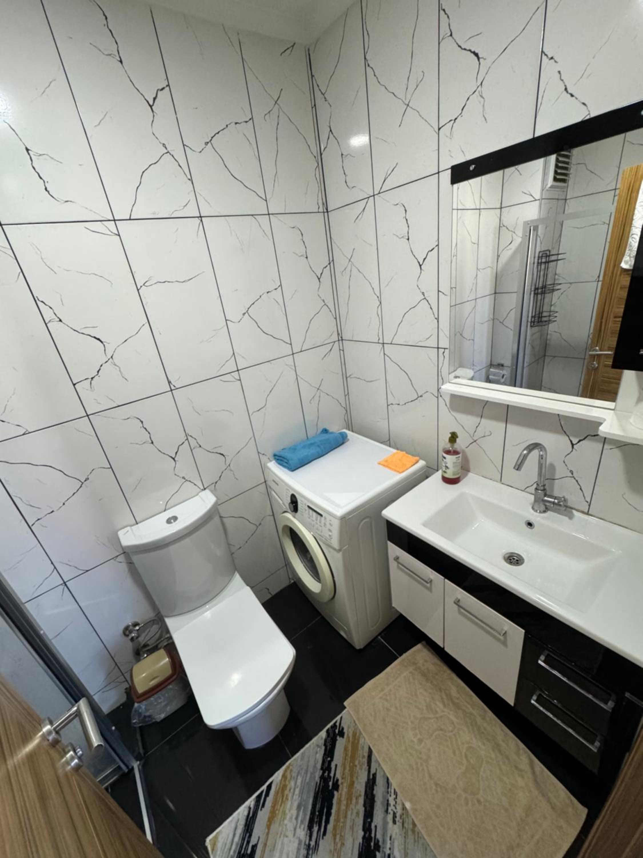Deluxe One-Bedroom Apartment with City View photo 3