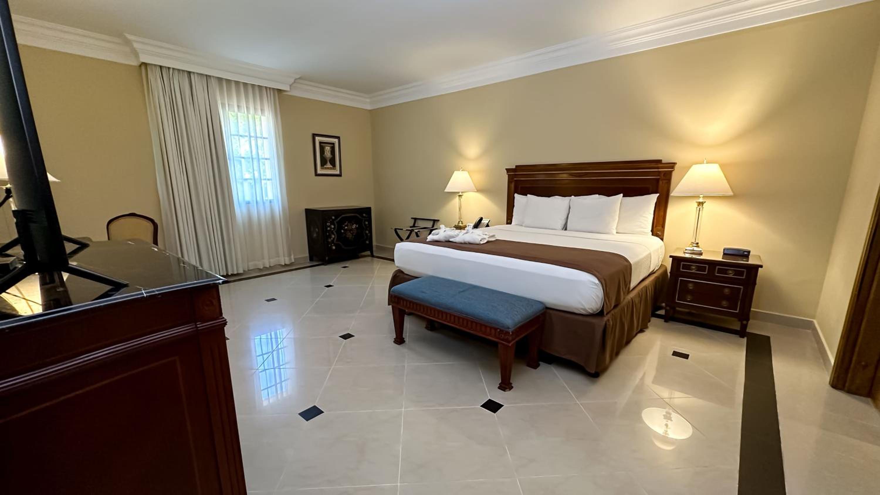 Executive Suite - Photo 1